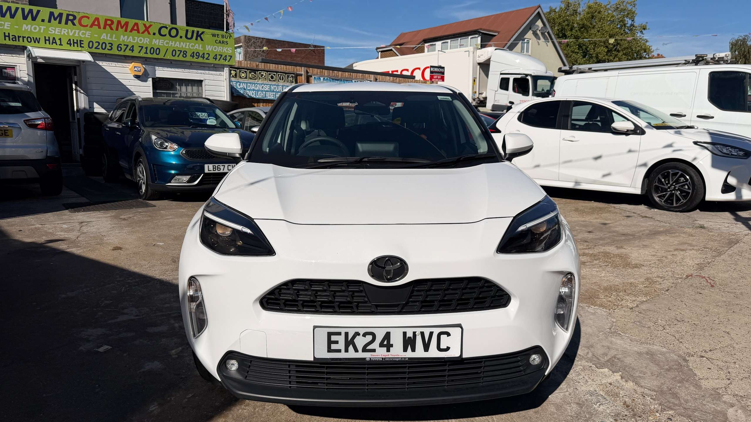 A 2024 TOYOTA YARIS CROSS 1.5 VVT-h Icon SUV 5dr Petrol Hybrid E-CVT Euro 6 (s/s) (116 ps) A 2024 TOYOTA YARIS CROSS 1.5 VVT-h Icon SUV 5dr Petrol Hybrid E-CVT Euro 6 (s/s) (116 ps)