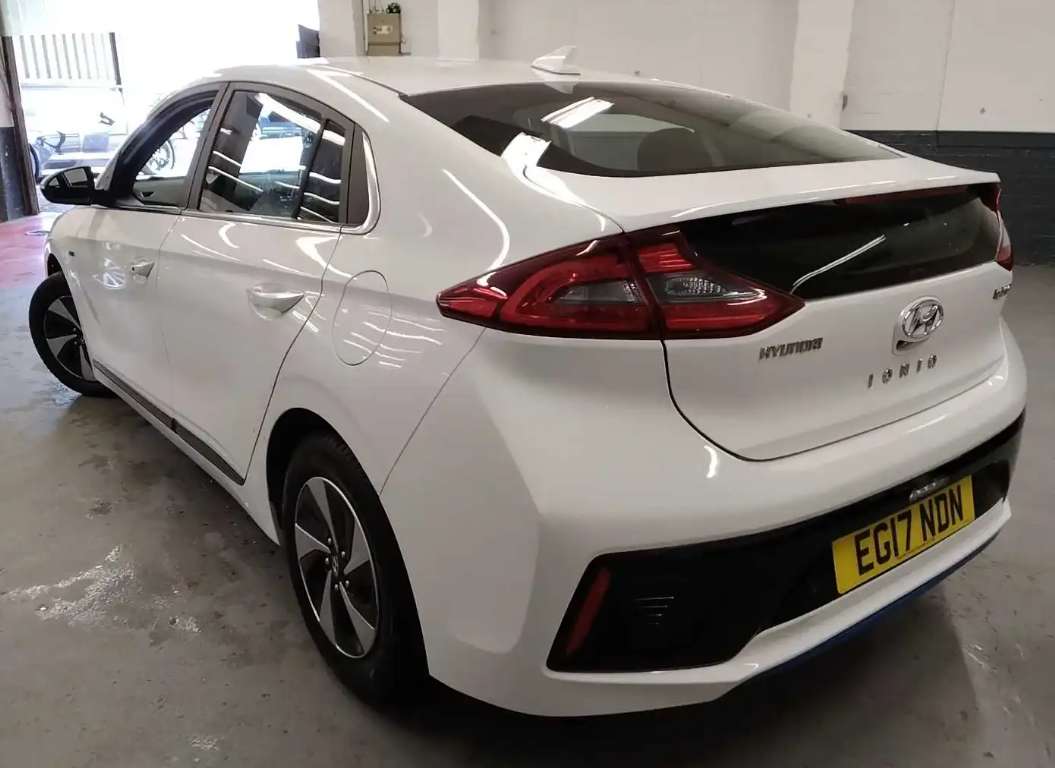 A 2017 HYUNDAI IONIQ 1.6 h-GDi Premium Hatchback 5dr Petrol Hybrid DCT Euro 6 (s/s) (141 ps) A 2017 HYUNDAI IONIQ 1.6 h-GDi Premium Hatchback 5dr Petrol Hybrid DCT Euro 6 (s/s) (141 ps)