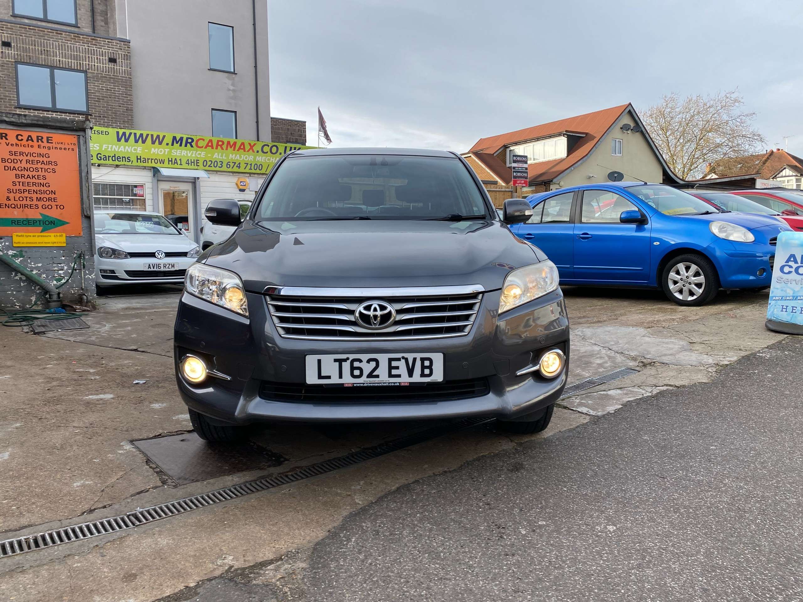 A 2012 TOYOTA RAV4 2.0 V-Matic XT-R SUV 5dr Petrol Multidrive S 4WD Euro 5 (158 ps) A 2012 TOYOTA RAV4 2.0 V-Matic XT-R SUV 5dr Petrol Multidrive S 4WD Euro 5 (158 ps)