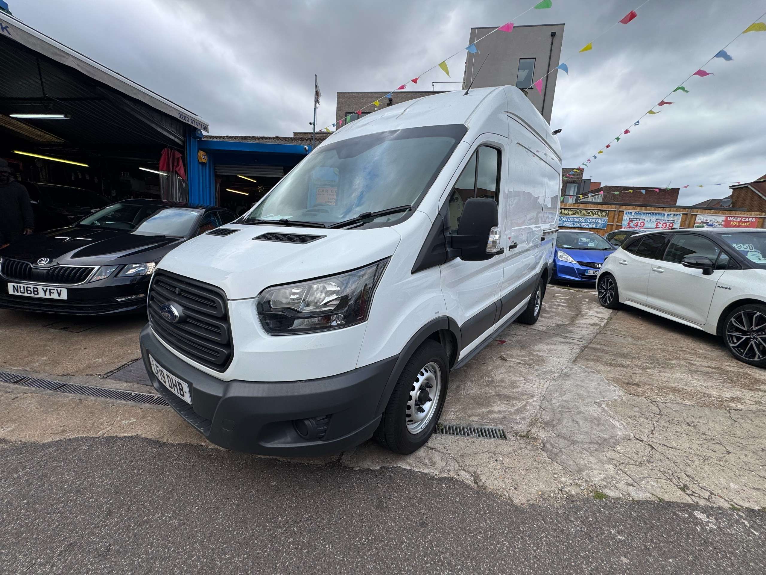 A 2019 FORD TRANSIT 2.0 350 EcoBlue Panel Van 5dr Diesel Manual FWD L2 H3 Euro 6 (130 ps) A 2019 FORD TRANSIT 2.0 350 EcoBlue Panel Van 5dr Diesel Manual FWD L2 H3 Euro 6 (130 ps)