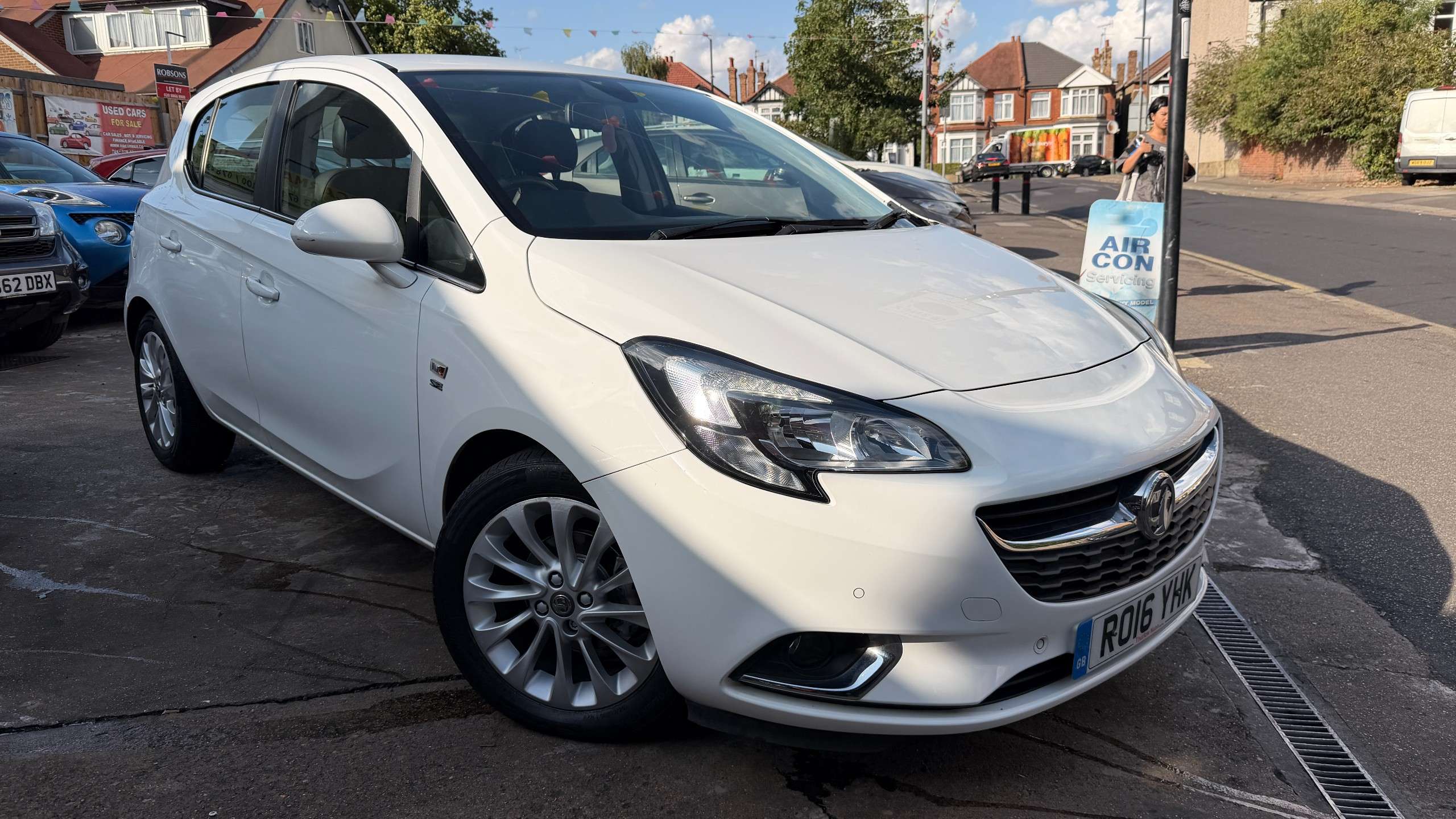 A 2016 VAUXHALL CORSA 1.4i SE Hatchback 5dr Petrol Auto Euro 6 (90 ps) A 2016 VAUXHALL CORSA 1.4i SE Hatchback 5dr Petrol Auto Euro 6 (90 ps)