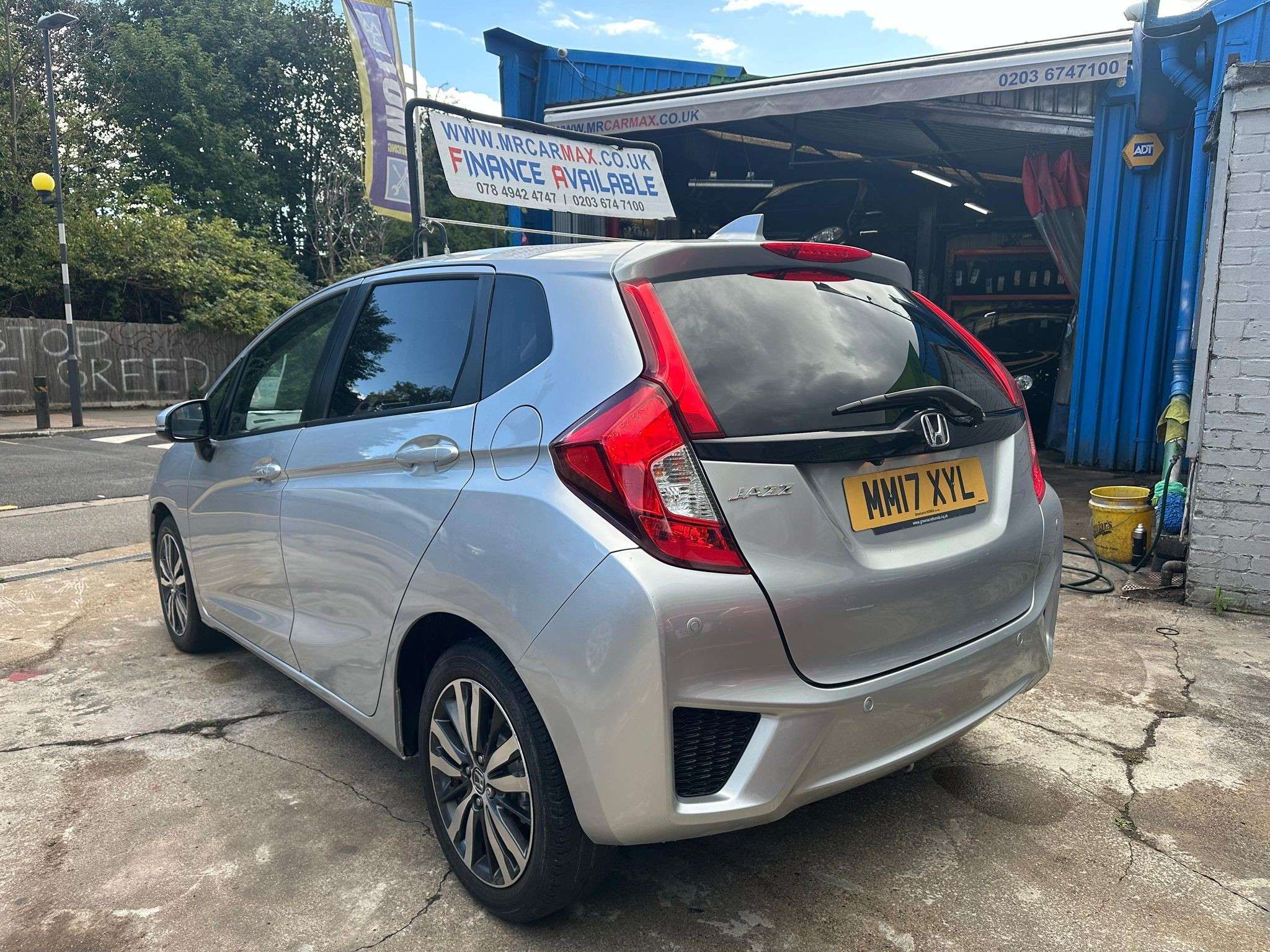 A 2017 HONDA JAZZ 1.3 i-VTEC EX Hatchback 5dr Petrol CVT Euro 6 (s/s) (102 ps) A 2017 HONDA JAZZ 1.3 i-VTEC EX Hatchback 5dr Petrol CVT Euro 6 (s/s) (102 ps)