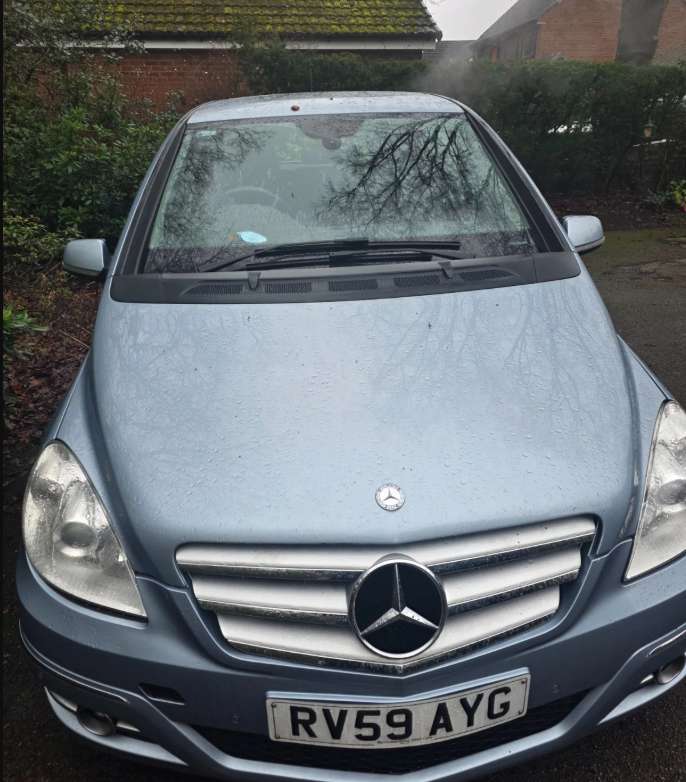 A 2010 MERCEDES-BENZ B CLASS 1.7 B180 Sport MPV 5dr Petrol CVT (171 g/km, 116 bhp) A 2010 MERCEDES-BENZ B CLASS 1.7 B180 Sport MPV 5dr Petrol CVT (171 g/km, 116 bhp)