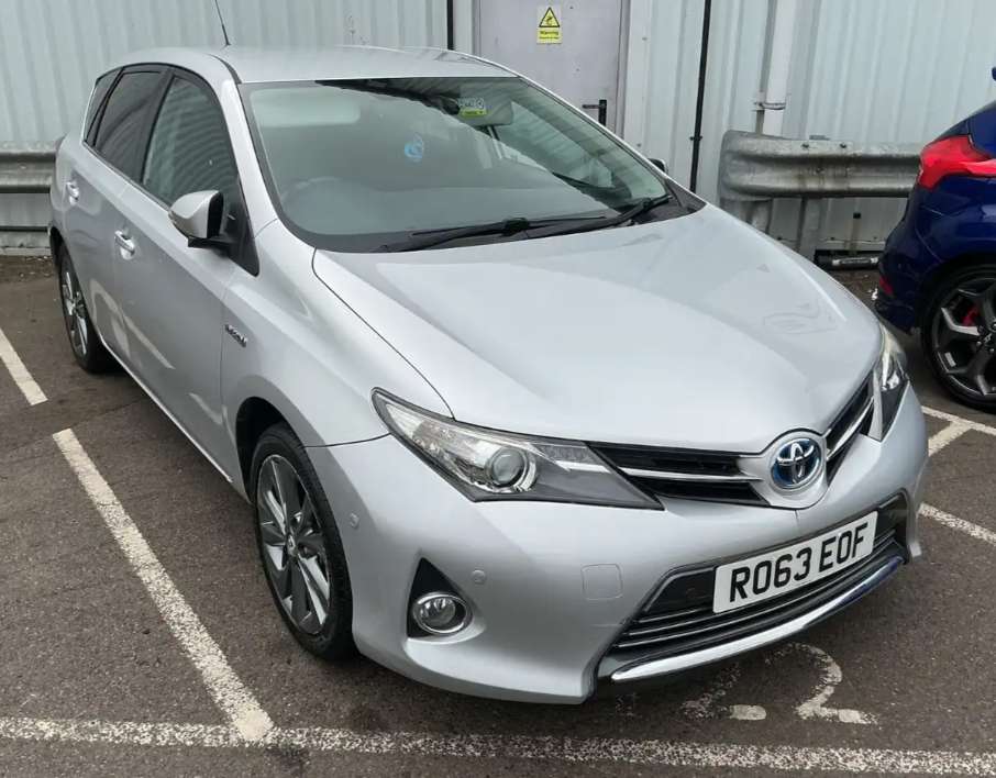 A 2013 TOYOTA AURIS 1.8 VVT-h Excel Hatchback 5dr Petrol Hybrid CVT Euro 5 (s/s) (136 ps) A 2013 TOYOTA AURIS 1.8 VVT-h Excel Hatchback 5dr Petrol Hybrid CVT Euro 5 (s/s) (136 ps)