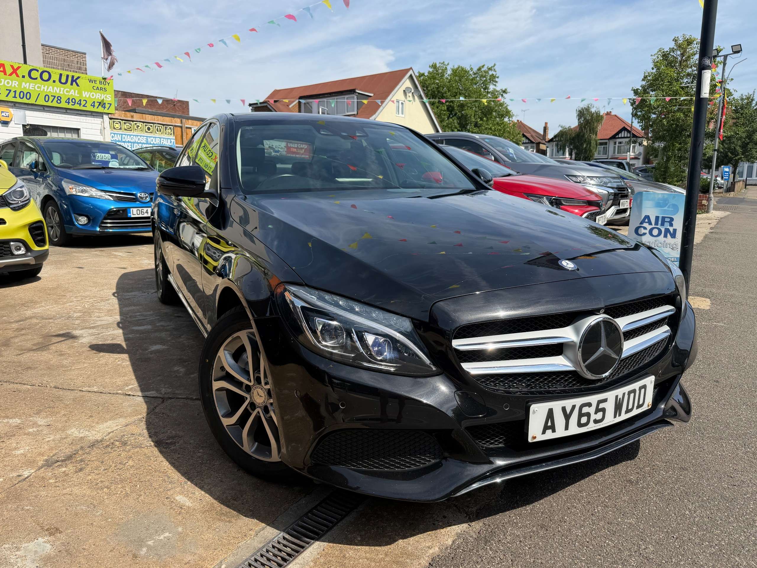 A 2015 MERCEDES-BENZ C CLASS 2.0 C200 Sport (Premium Plus) Saloon 4dr Petrol 7G-Tronic+ Euro 6 (s/s) (184 ps) A 2015 MERCEDES-BENZ C CLASS 2.0 C200 Sport (Premium Plus) Saloon 4dr Petrol 7G-Tronic+ Euro 6 (s/s) (184 ps)