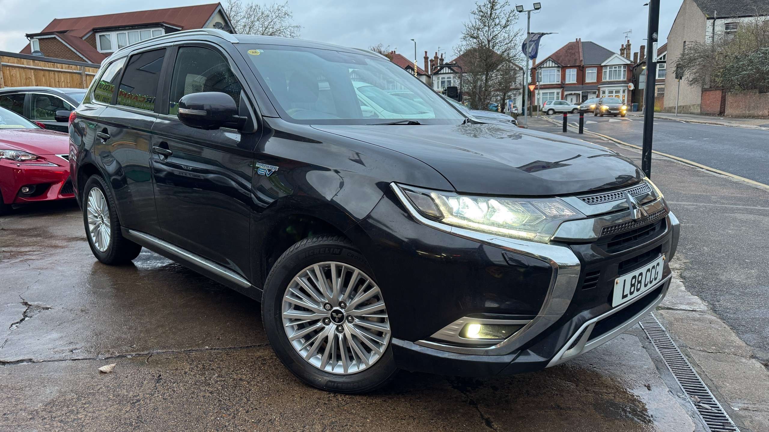 A 2018 MITSUBISHI OUTLANDER 2.4h TwinMotor 13.8kWh 4h SUV 5dr Petrol Plug-in Hybrid CVT 4WD Euro 6 (s/s) (209 ps) A 2018 MITSUBISHI OUTLANDER 2.4h TwinMotor 13.8kWh 4h SUV 5dr Petrol Plug-in Hybrid CVT 4WD Euro 6 (s/s) (209 ps)