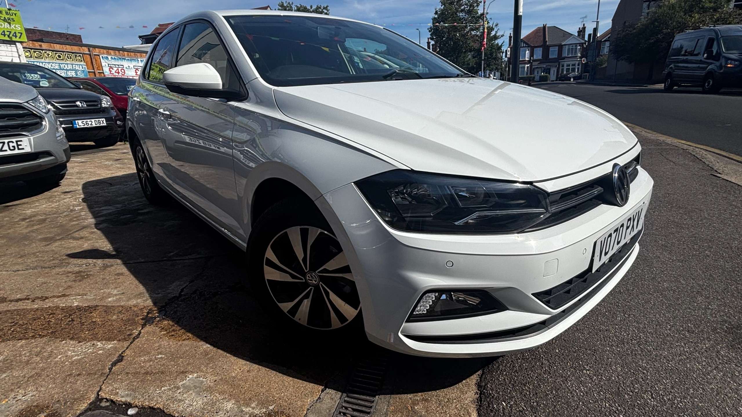 A 2020 VOLKSWAGEN POLO 1.0 TSI Match Hatchback 5dr Petrol DSG Euro 6 (s/s) (95 ps) A 2020 VOLKSWAGEN POLO 1.0 TSI Match Hatchback 5dr Petrol DSG Euro 6 (s/s) (95 ps)