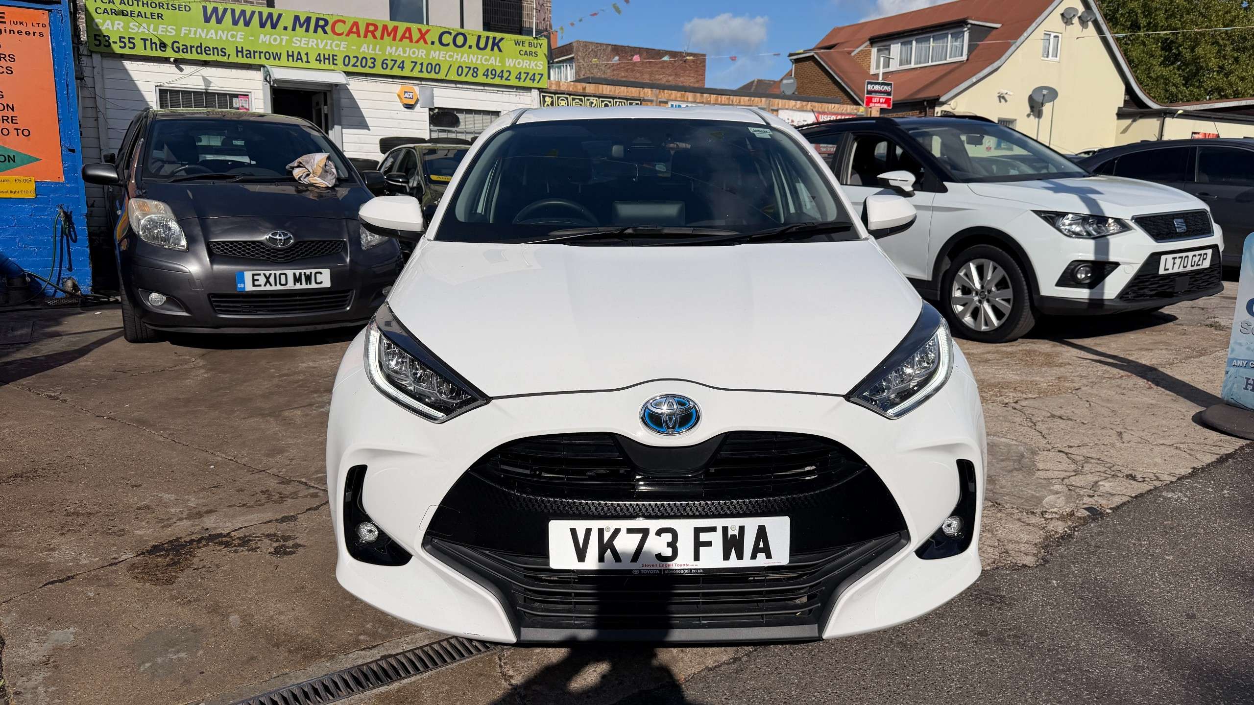A 2023 TOYOTA YARIS 1.5 VVT-h Design Hatchback 5dr Petrol Hybrid E-CVT Euro 6 (s/s) (116 ps) A 2023 TOYOTA YARIS 1.5 VVT-h Design Hatchback 5dr Petrol Hybrid E-CVT Euro 6 (s/s) (116 ps)