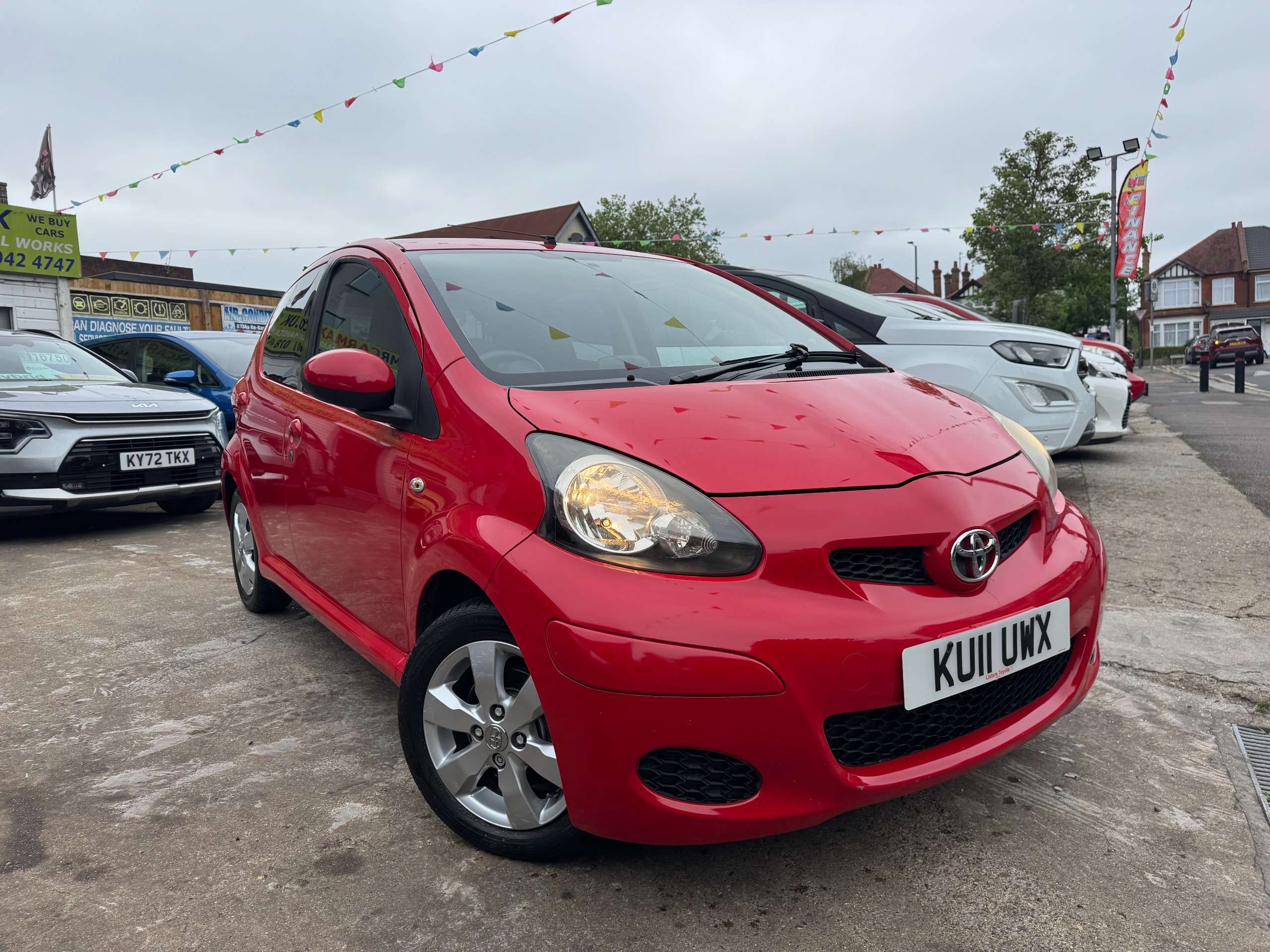 A 2011 TOYOTA AYGO 1.0 VVT-i Go Hatchback 5dr Petrol Manual Euro 5 (67 ps) A 2011 TOYOTA AYGO 1.0 VVT-i Go Hatchback 5dr Petrol Manual Euro 5 (67 ps)