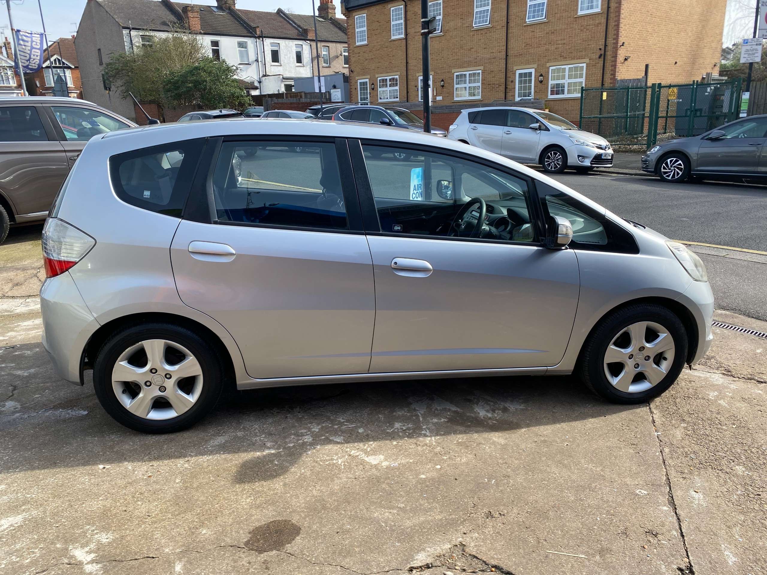 A 2010 HONDA JAZZ 1.4 i-VTEC ES Hatchback 5dr Petrol i SHIFT Euro 5 (99 ps) A 2010 HONDA JAZZ 1.4 i-VTEC ES Hatchback 5dr Petrol i SHIFT Euro 5 (99 ps)