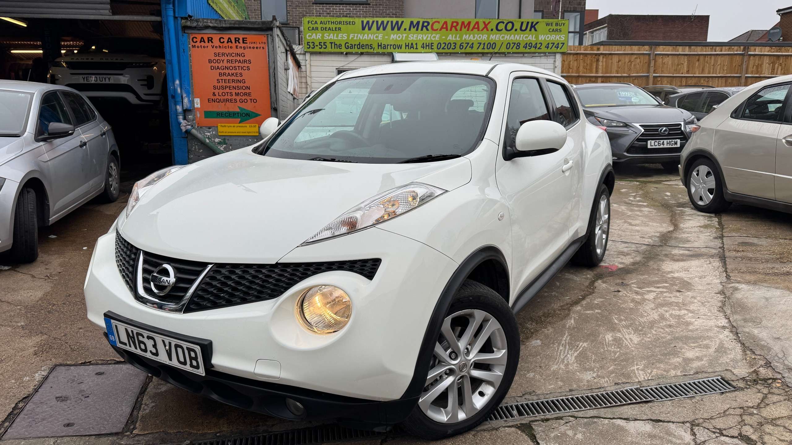 A 2013 NISSAN JUKE 1.6 Acenta SUV 5dr Petrol CVT Euro 5 (117 ps) A 2013 NISSAN JUKE 1.6 Acenta SUV 5dr Petrol CVT Euro 5 (117 ps)
