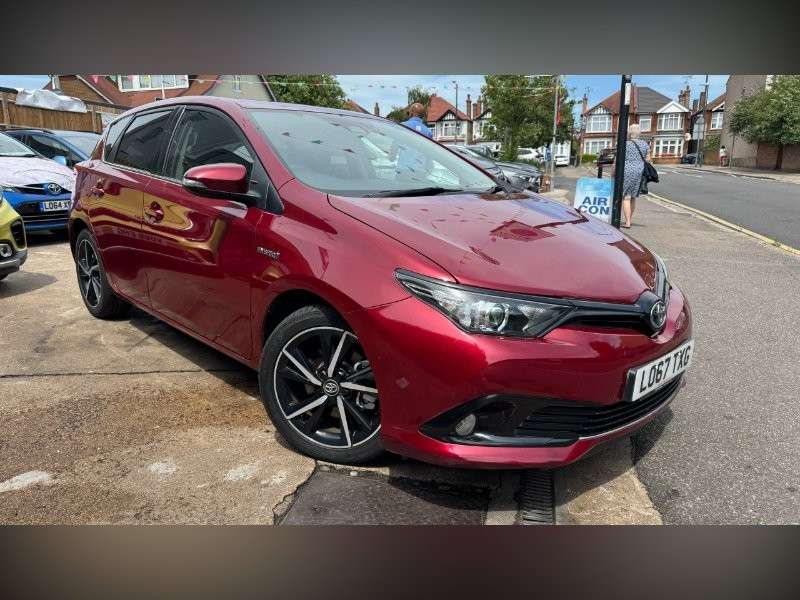 A 2018 TOYOTA AURIS 1.8 VVT-h Design Hatchback 5dr Petrol Hybrid CVT Euro 6 (s/s) (136 ps) A 2018 TOYOTA AURIS 1.8 VVT-h Design Hatchback 5dr Petrol Hybrid CVT Euro 6 (s/s) (136 ps)