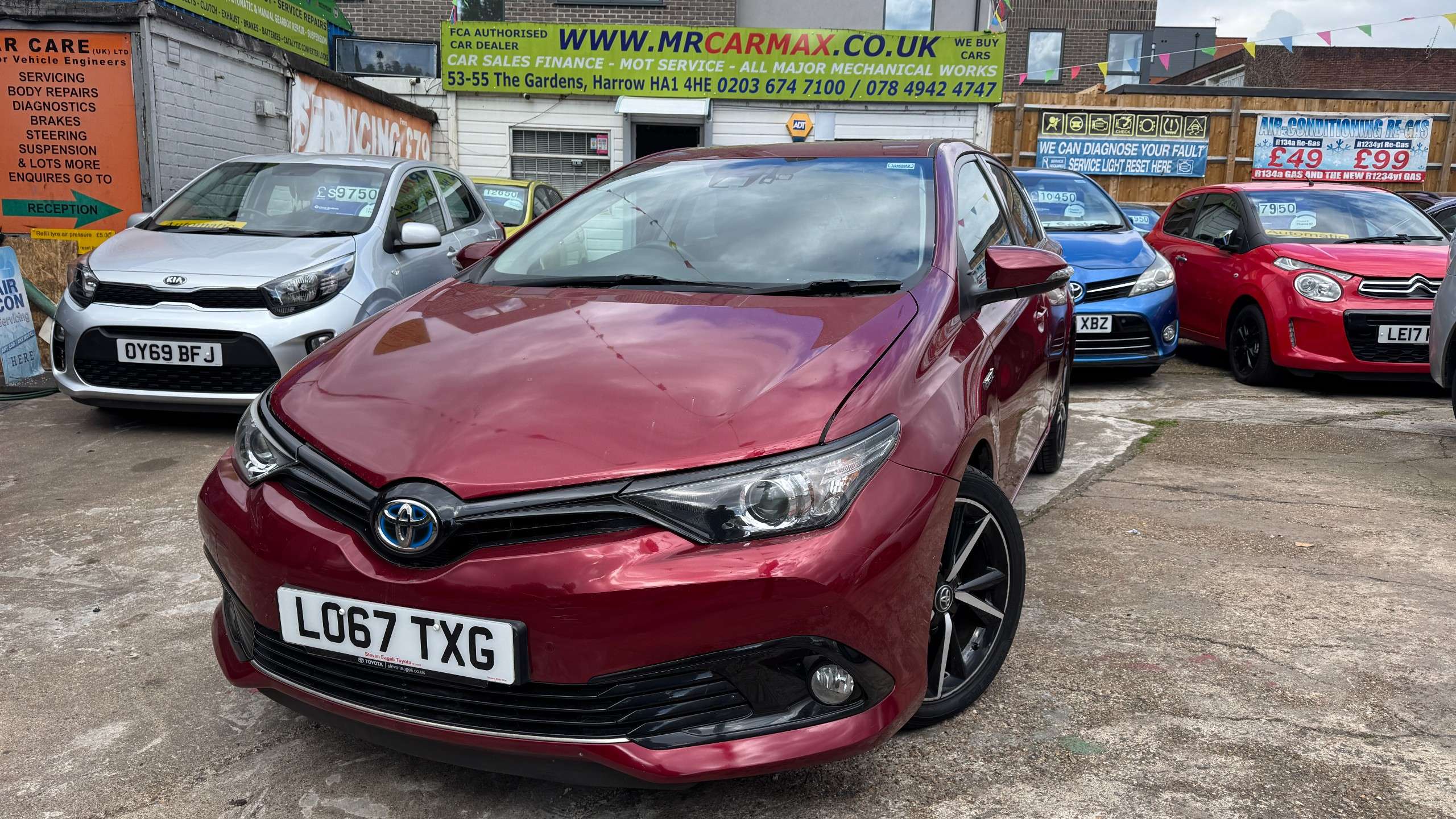 A 2018 TOYOTA AURIS 1.8 VVT-h Design Hatchback 5dr Petrol Hybrid CVT Euro 6 (s/s) (136 ps) A 2018 TOYOTA AURIS 1.8 VVT-h Design Hatchback 5dr Petrol Hybrid CVT Euro 6 (s/s) (136 ps)
