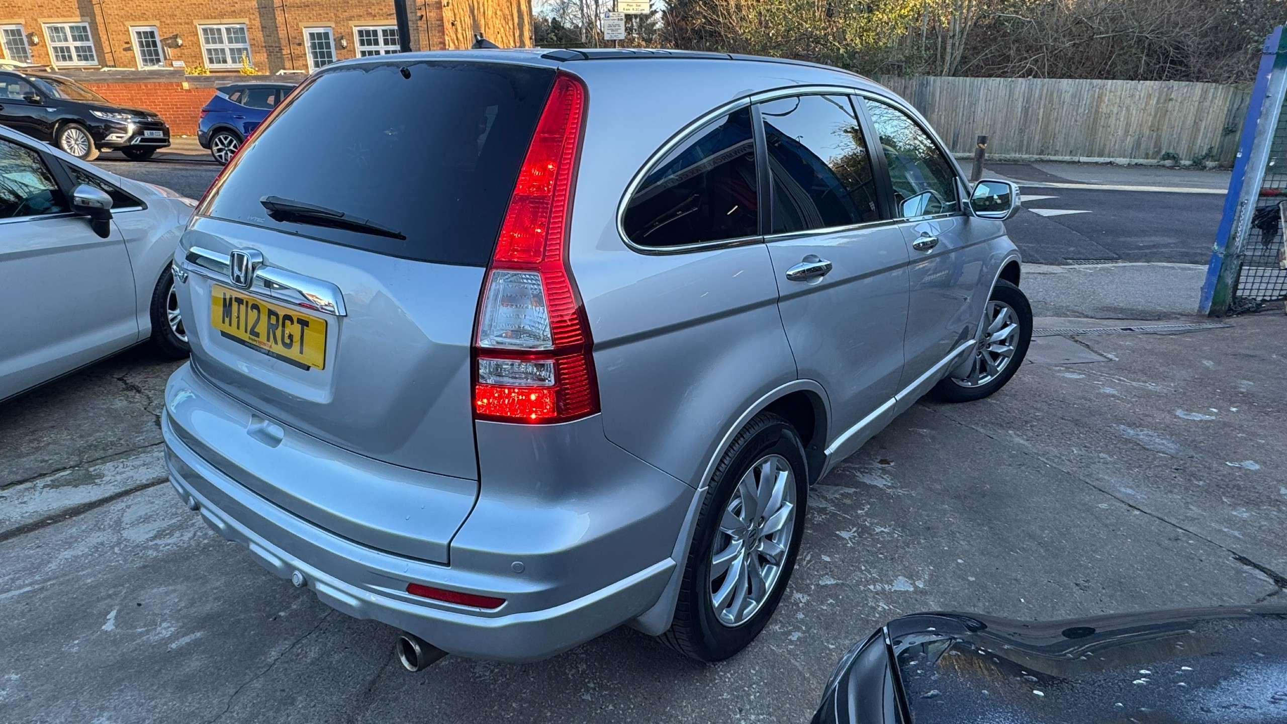 A 2012 HONDA CR-V 2.0 i-VTEC EX SUV 5dr Petrol Auto 4WD Euro 4 (150 ps) A 2012 HONDA CR-V 2.0 i-VTEC EX SUV 5dr Petrol Auto 4WD Euro 4 (150 ps)