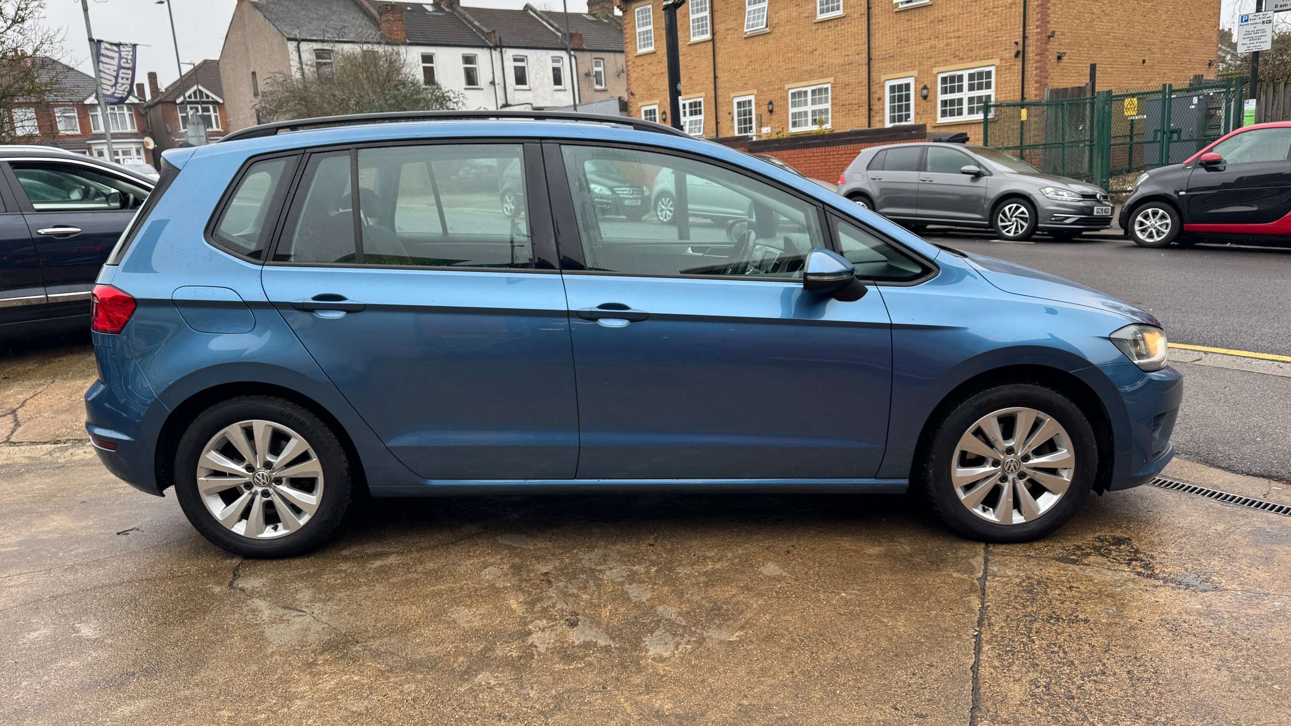 2017 VOLKSWAGEN GOLF SV 2017 VOLKSWAGEN GOLF SV