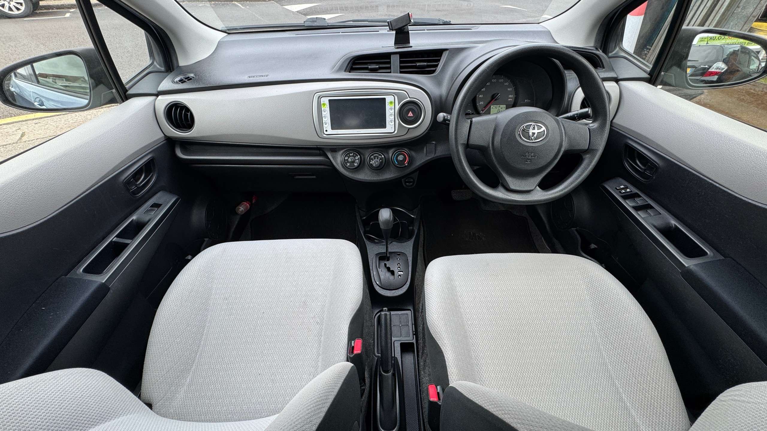 2012 TOYOTA VITZ 2012 TOYOTA VITZ