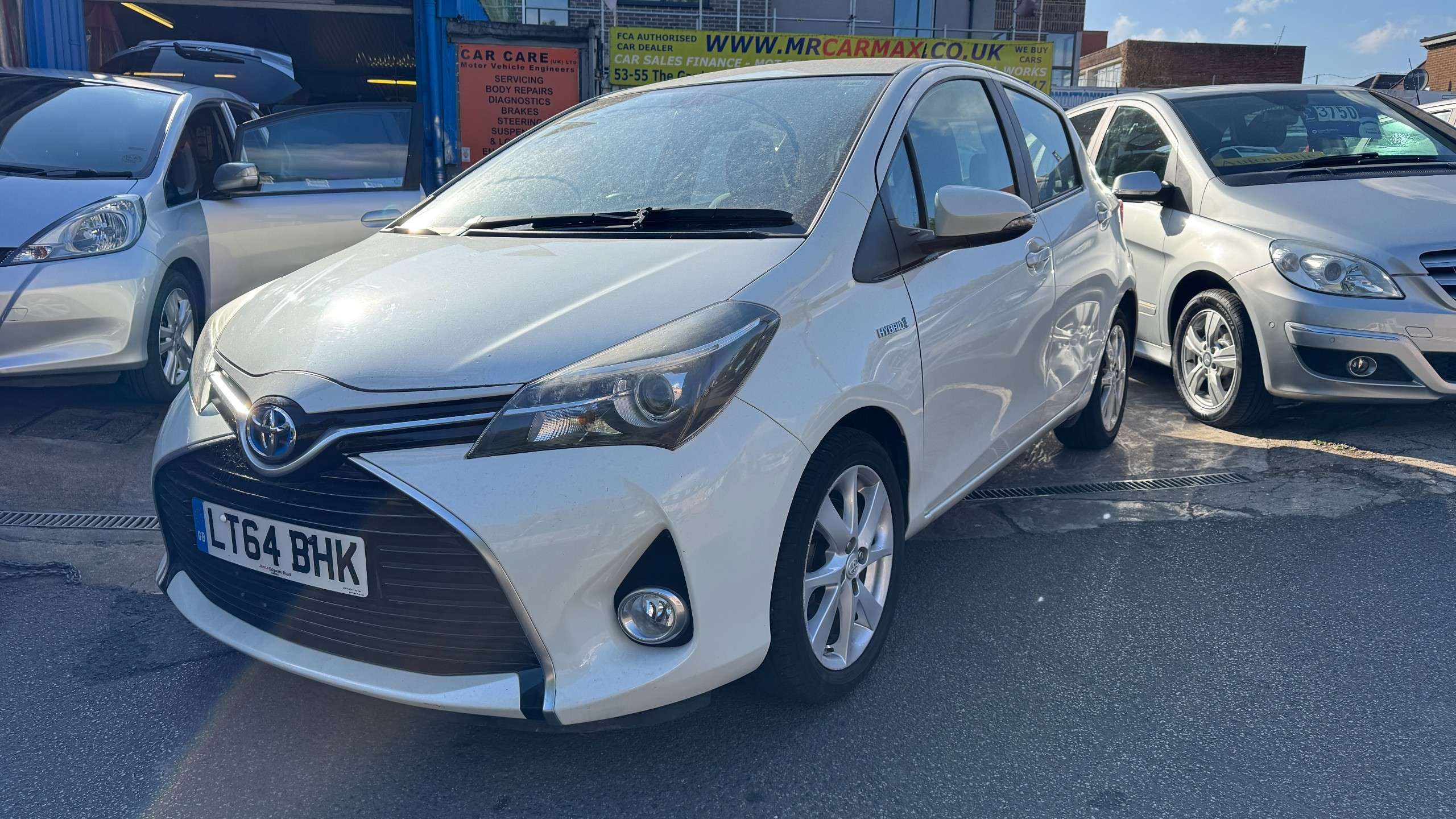 A 2014 TOYOTA YARIS 1.5 VVT-h Excel Hatchback 5dr Petrol Hybrid E-CVT Euro 6 (15in Alloy) (101 ps) A 2014 TOYOTA YARIS 1.5 VVT-h Excel Hatchback 5dr Petrol Hybrid E-CVT Euro 6 (15in Alloy) (101 ps)