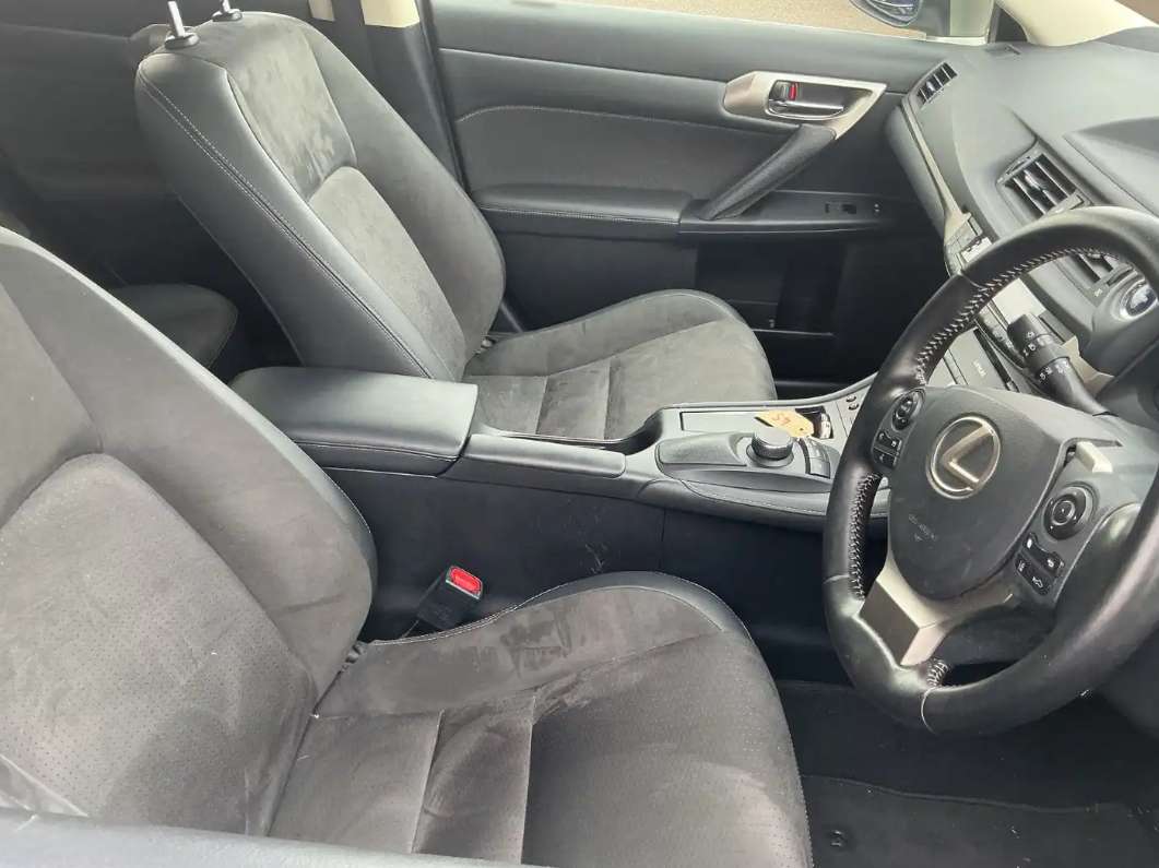 A 2020 LEXUS CT 1.8 200h Hatchback 5dr Petrol Hybrid E-CVT Euro 6 (s/s) (136 ps) A 2020 LEXUS CT 1.8 200h Hatchback 5dr Petrol Hybrid E-CVT Euro 6 (s/s) (136 ps)