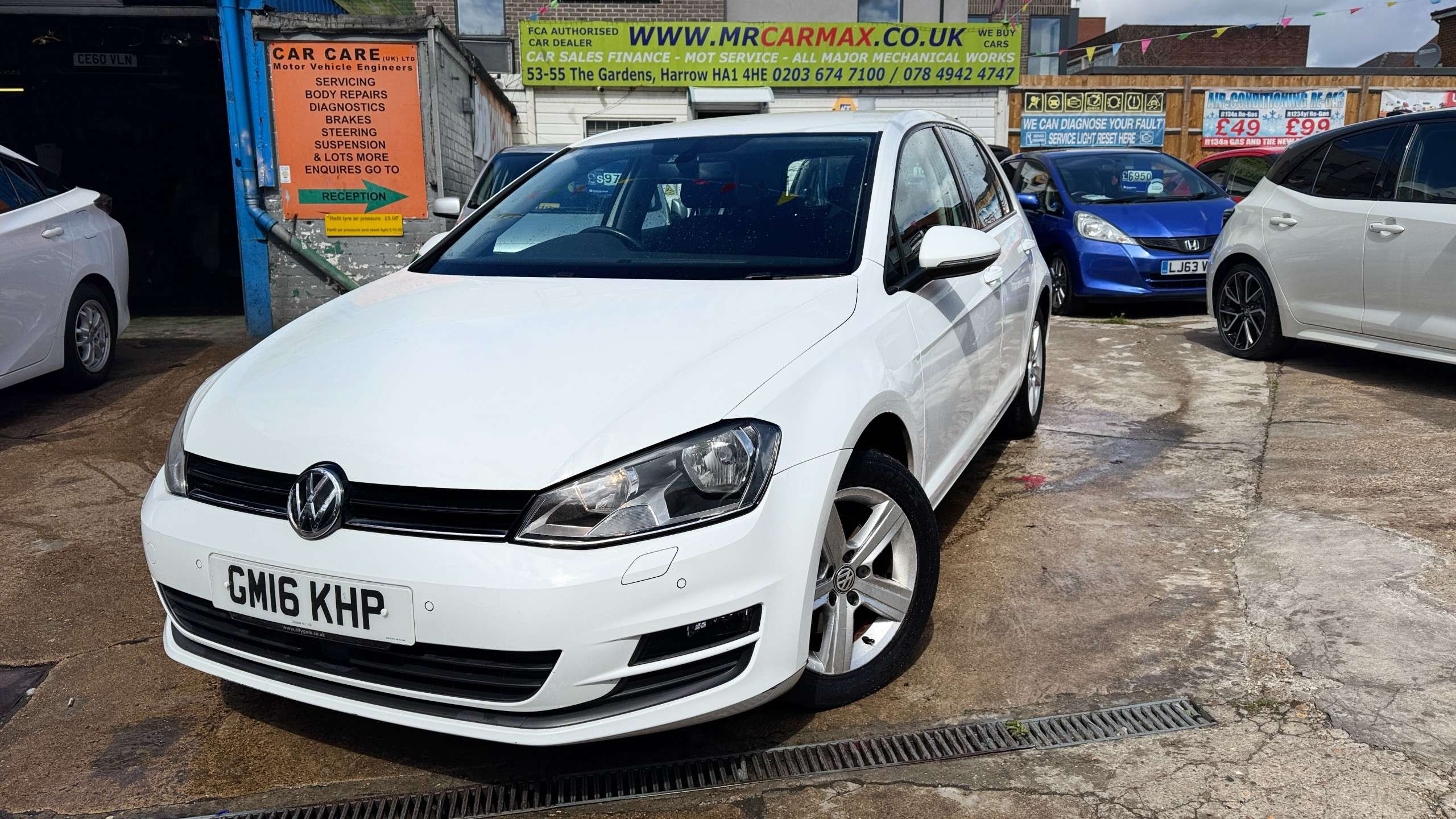 A 2016 VOLKSWAGEN GOLF 1.4 TSI BlueMotion Tech Match Edition Hatchback 5dr Petrol DSG Euro 6 (s/s) (125 ps) A 2016 VOLKSWAGEN GOLF 1.4 TSI BlueMotion Tech Match Edition Hatchback 5dr Petrol DSG Euro 6 (s/s) (125 ps)