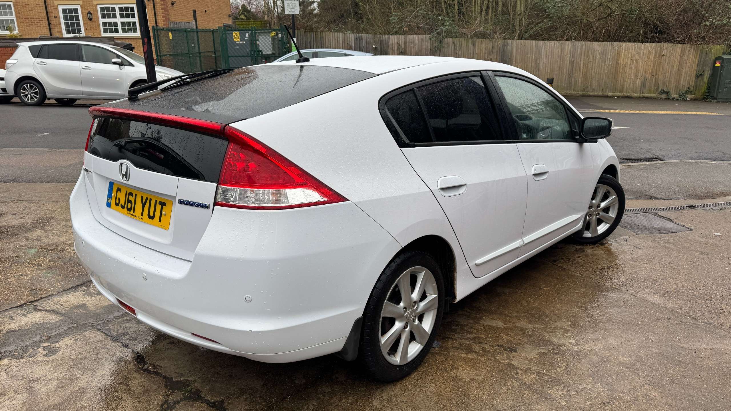 A 2011 HONDA INSIGHT 1.3h IMA EX Hatchback 5dr Petrol Hybrid CVT Euro 5 (102 ps) A 2011 HONDA INSIGHT 1.3h IMA EX Hatchback 5dr Petrol Hybrid CVT Euro 5 (102 ps)