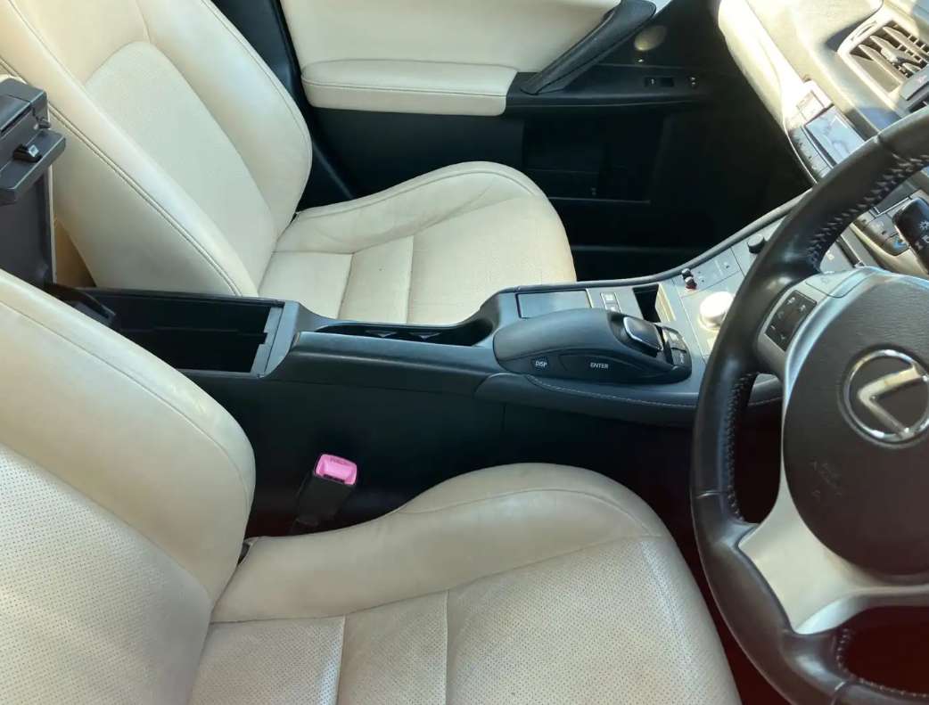 A 2011 LEXUS CT 1.8 200h SE-L Hatchback 5dr Petrol Hybrid CVT Euro 5 (s/s) (136 ps) A 2011 LEXUS CT 1.8 200h SE-L Hatchback 5dr Petrol Hybrid CVT Euro 5 (s/s) (136 ps)