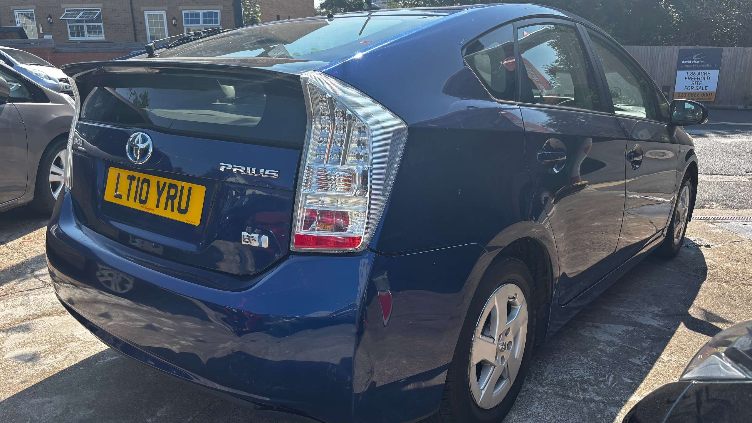 A 2010 TOYOTA PRIUS 1.8 VVT-h T3 Hatchback 5dr Petrol Hybrid CVT Euro 5 (s/s) (136 ps) A 2010 TOYOTA PRIUS 1.8 VVT-h T3 Hatchback 5dr Petrol Hybrid CVT Euro 5 (s/s) (136 ps)