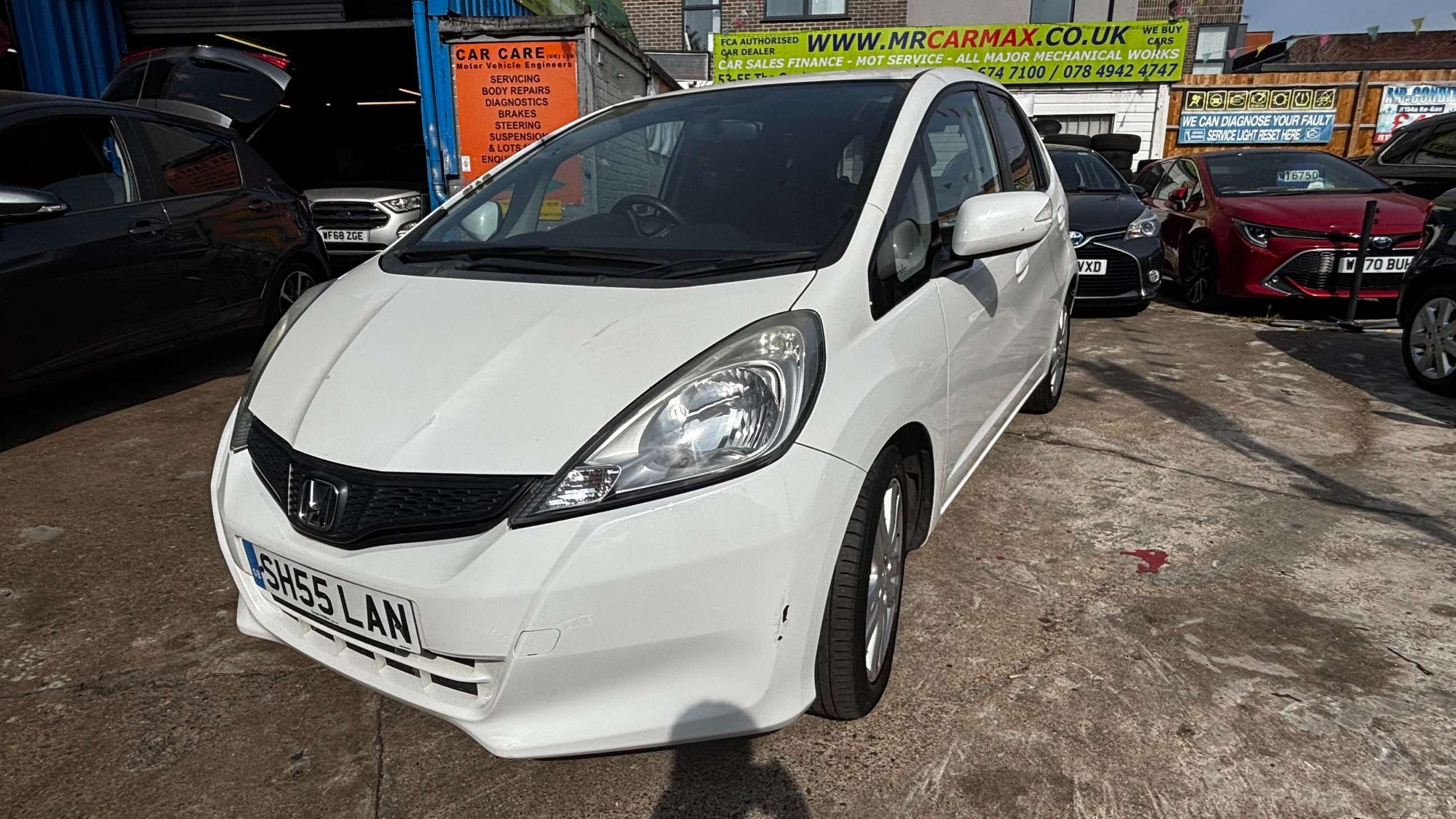 A 2013 HONDA JAZZ 1.4 i-VTEC ES Plus Hatchback 5dr Petrol CVT Euro 5 (99 ps) A 2013 HONDA JAZZ 1.4 i-VTEC ES Plus Hatchback 5dr Petrol CVT Euro 5 (99 ps)
