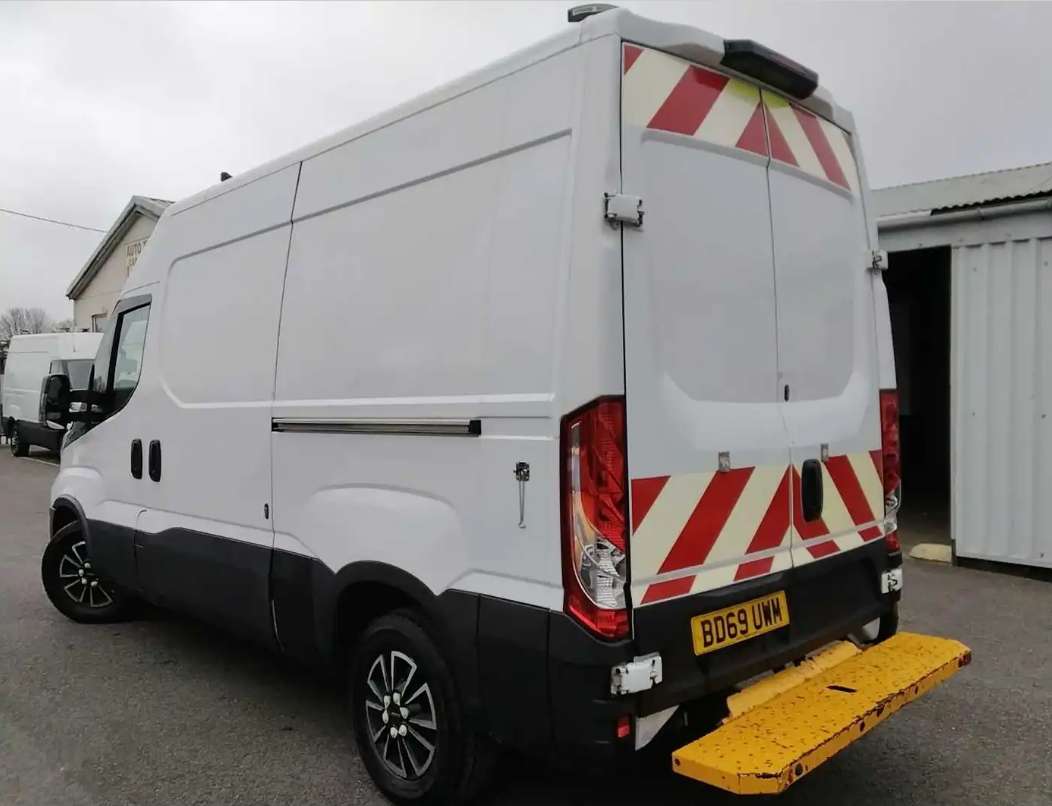 A 2020 IVECO DAILY 2.3D HPI 12V 35S 3520 Panel Van 5dr Diesel Manual MWB H1 Euro 6 (s/s) (116 ps) A 2020 IVECO DAILY 2.3D HPI 12V 35S 3520 Panel Van 5dr Diesel Manual MWB H1 Euro 6 (s/s) (116 ps)
