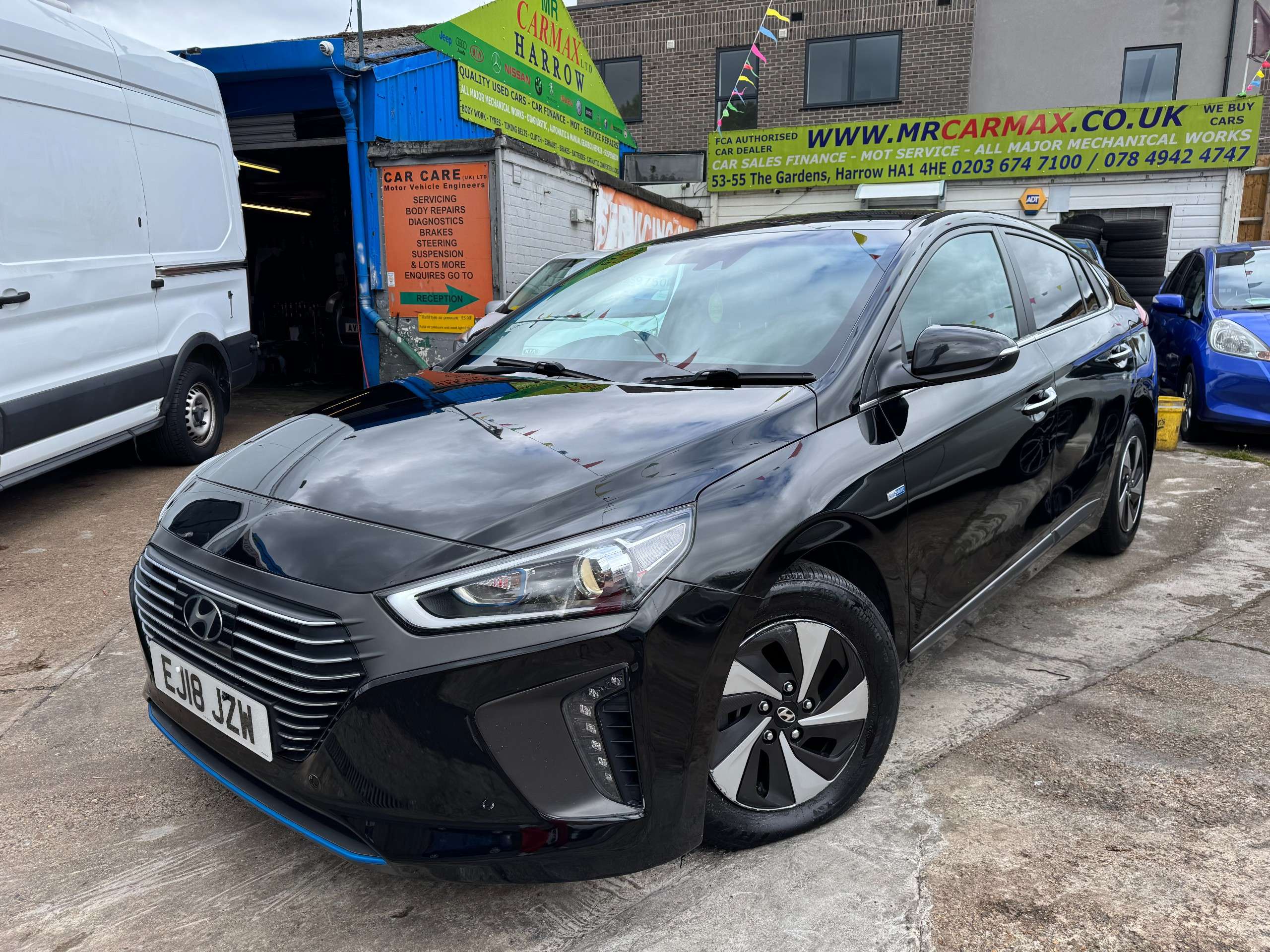 A 2018 HYUNDAI IONIQ 1.6 h-GDi Premium SE Hatchback 5dr Petrol Hybrid DCT Euro 6 (s/s) (141 ps) A 2018 HYUNDAI IONIQ 1.6 h-GDi Premium SE Hatchback 5dr Petrol Hybrid DCT Euro 6 (s/s) (141 ps)