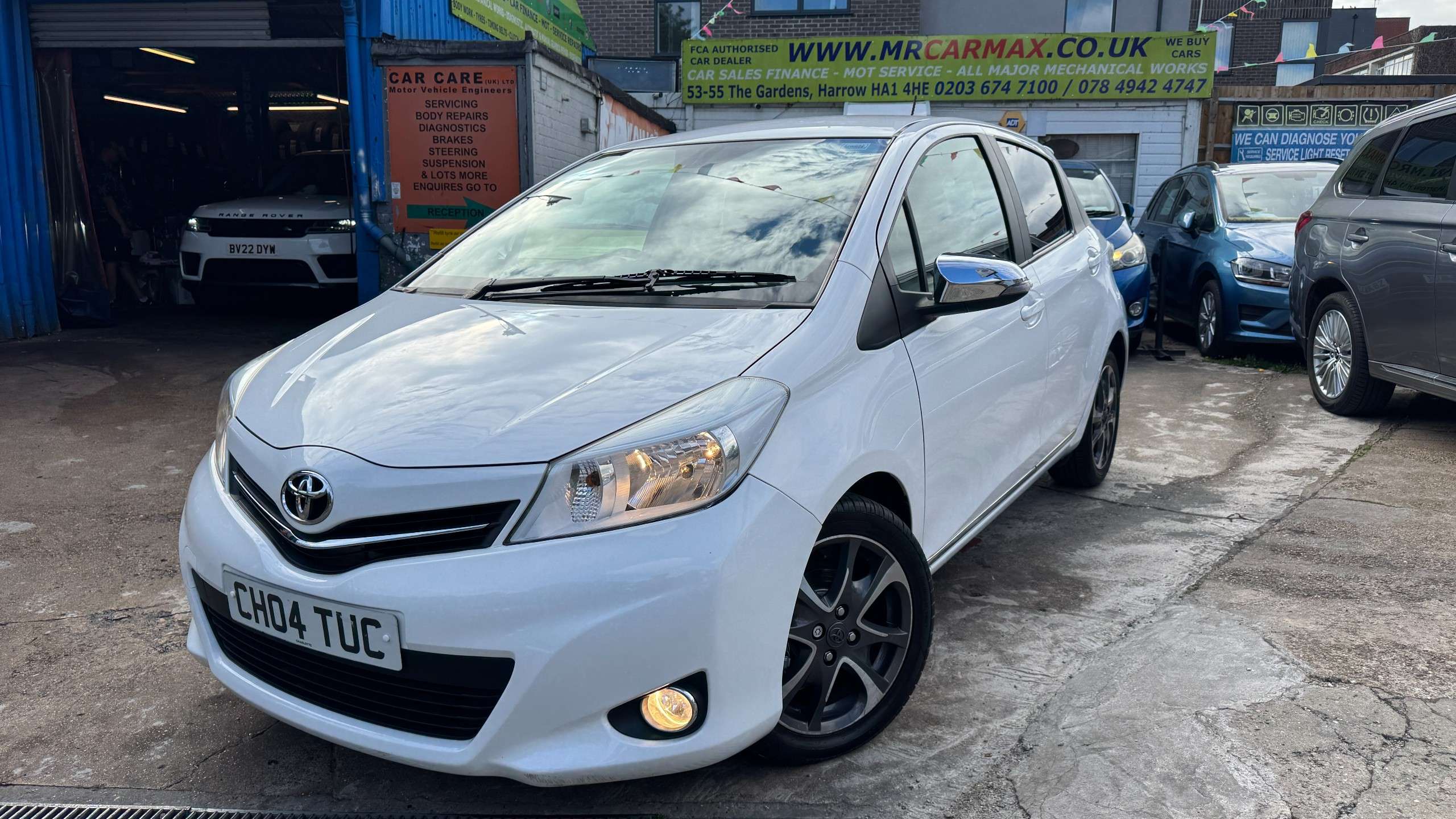 A 2014 TOYOTA YARIS 1.33 Dual VVT-i Trend Hatchback 5dr Petrol Manual Euro 5 (99 ps) A 2014 TOYOTA YARIS 1.33 Dual VVT-i Trend Hatchback 5dr Petrol Manual Euro 5 (99 ps)