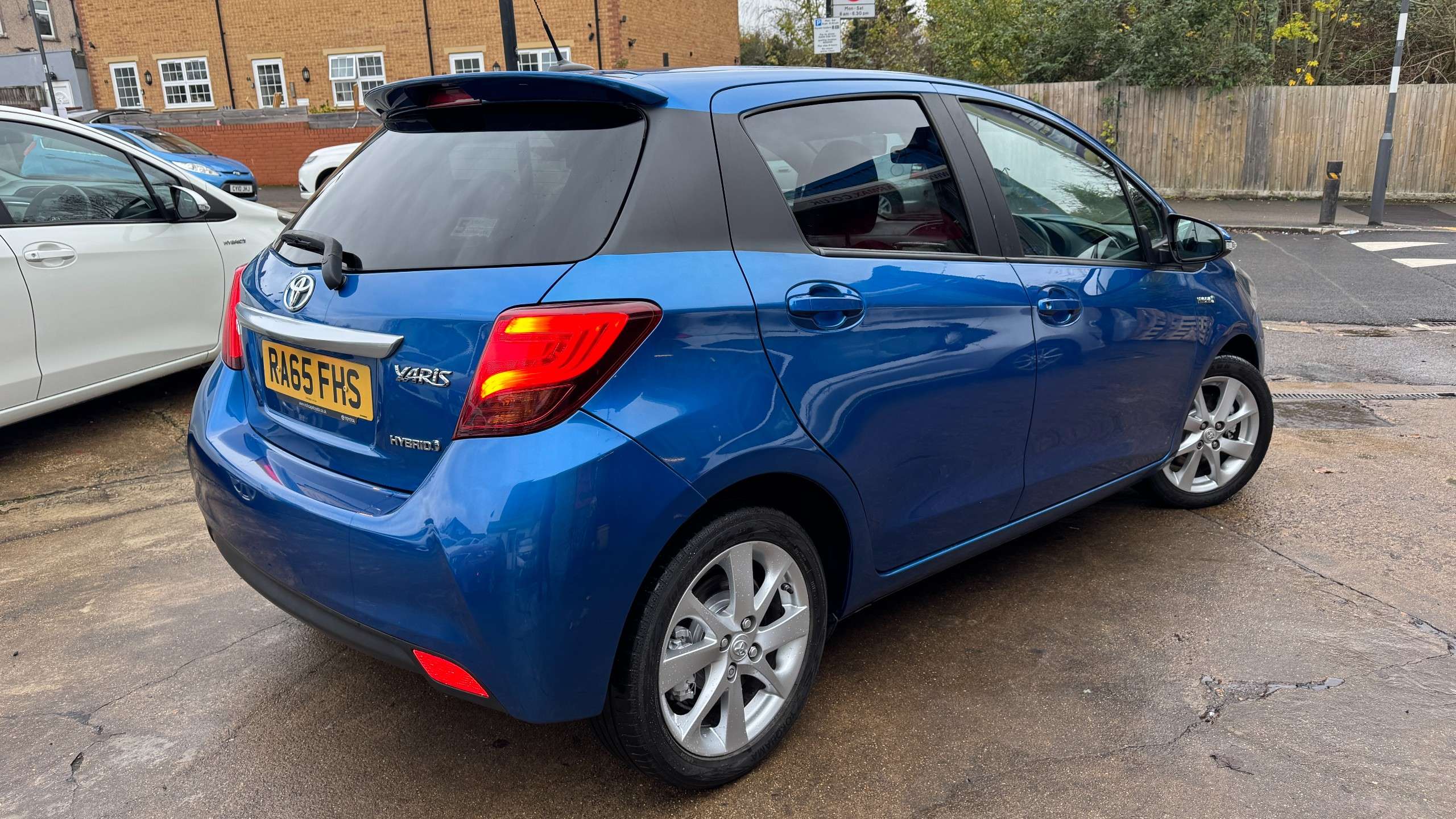 A 2015 TOYOTA YARIS 1.5 VVT-h Sport Hatchback 5dr Petrol Hybrid E-CVT Euro 6 (101 ps) A 2015 TOYOTA YARIS 1.5 VVT-h Sport Hatchback 5dr Petrol Hybrid E-CVT Euro 6 (101 ps)