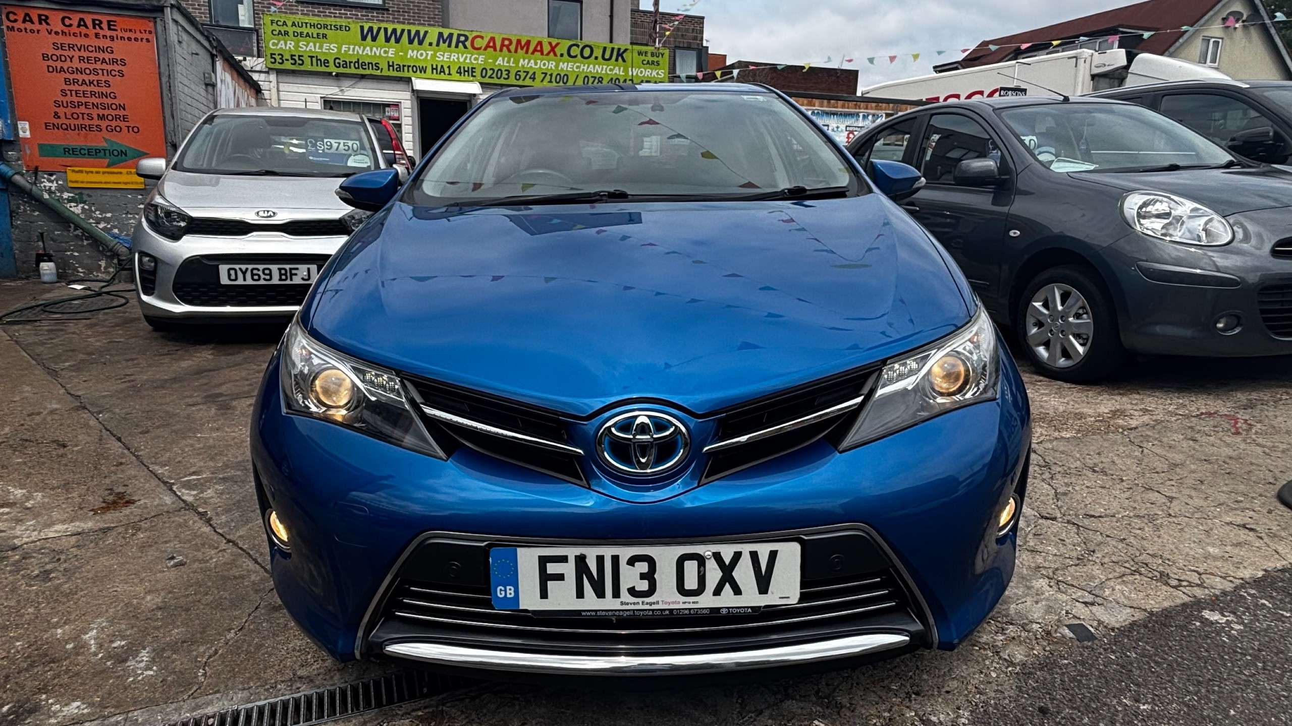 A 2013 TOYOTA AURIS 1.8 VVT-h Excel Hatchback 5dr Petrol Hybrid CVT Euro 5 (s/s) (136 ps) A 2013 TOYOTA AURIS 1.8 VVT-h Excel Hatchback 5dr Petrol Hybrid CVT Euro 5 (s/s) (136 ps)