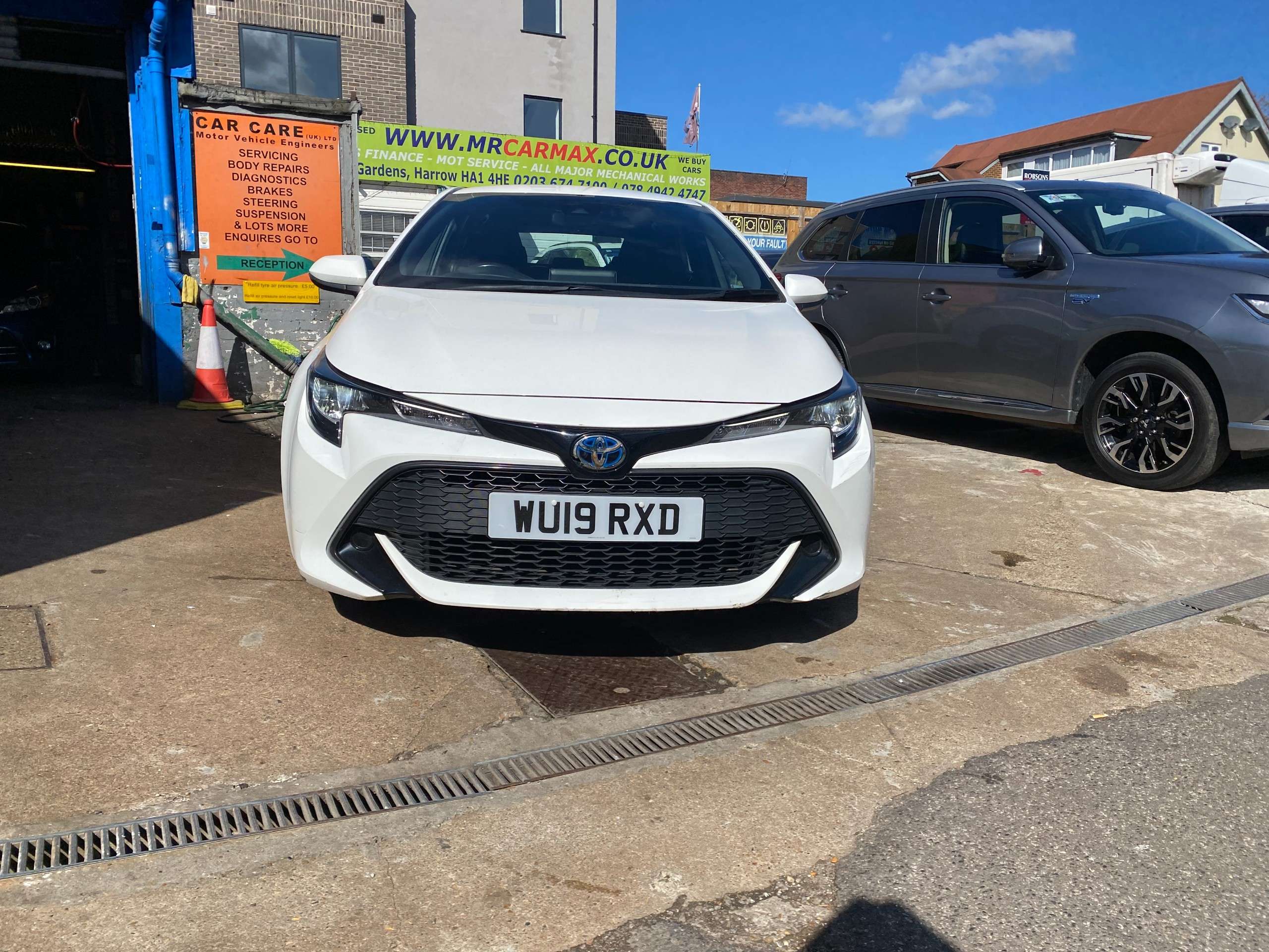 A 2019 TOYOTA COROLLA 1.8 VVT-h Icon Hatchback 5dr Petrol Hybrid CVT Euro 6 (s/s) (122 ps) A 2019 TOYOTA COROLLA 1.8 VVT-h Icon Hatchback 5dr Petrol Hybrid CVT Euro 6 (s/s) (122 ps)