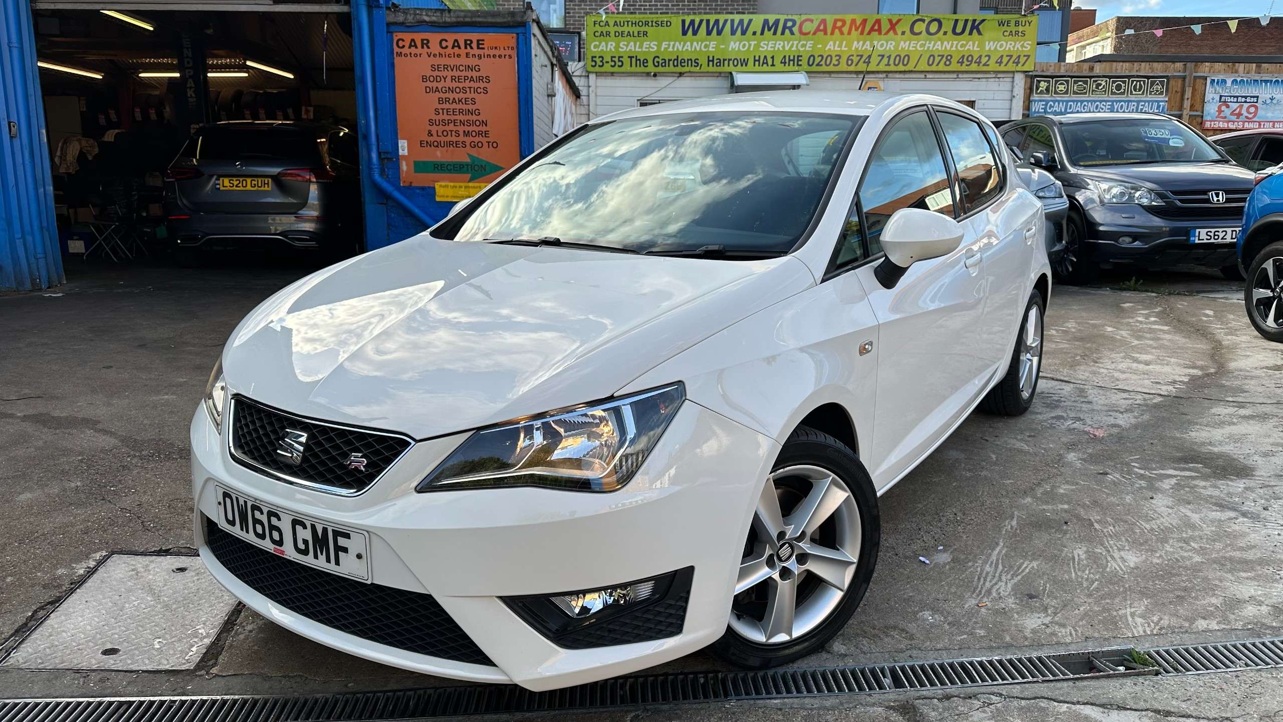 A 2017 SEAT IBIZA 1.0 EcoTSI FR Hatchback 5dr Petrol DSG Euro 6 (s/s) (110 ps) A 2017 SEAT IBIZA 1.0 EcoTSI FR Hatchback 5dr Petrol DSG Euro 6 (s/s) (110 ps)