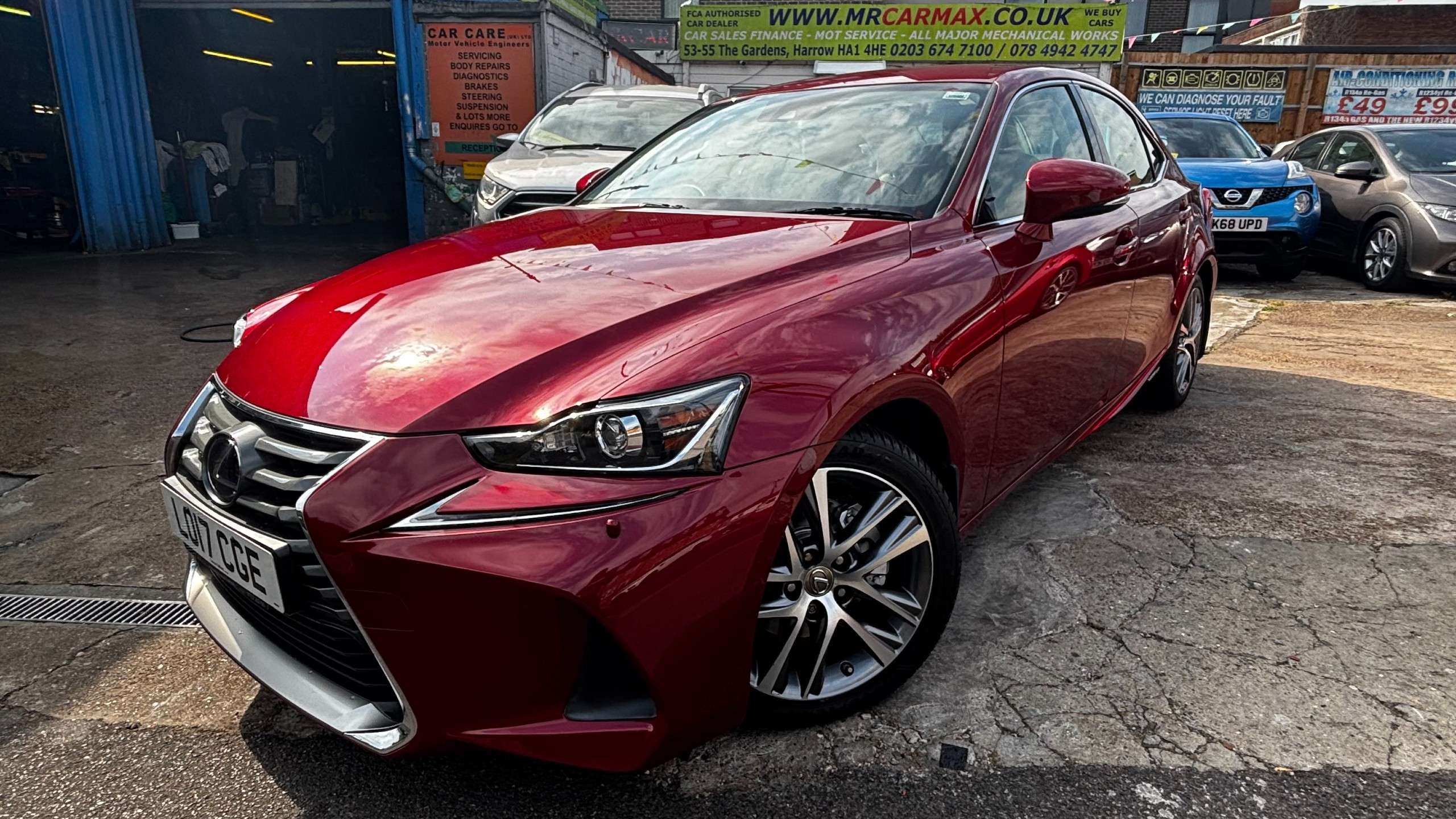 A 2017 LEXUS IS 2.5 300h Advance Saloon 4dr Petrol Hybrid E-CVT Euro 6 (s/s) (223 ps) A 2017 LEXUS IS 2.5 300h Advance Saloon 4dr Petrol Hybrid E-CVT Euro 6 (s/s) (223 ps)