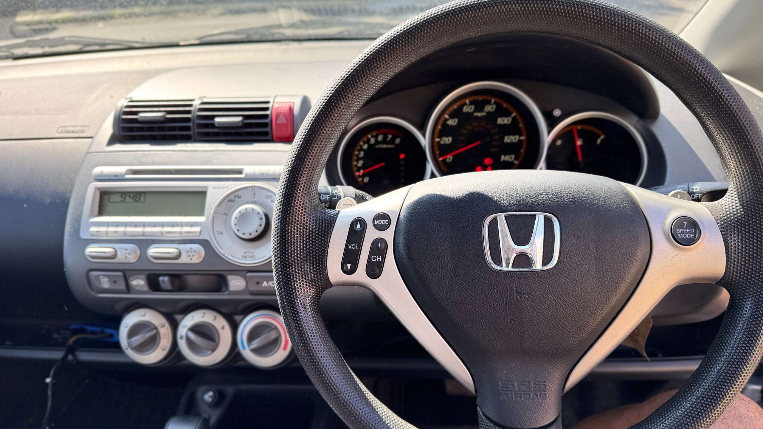A 2006 HONDA JAZZ 1.4 i-DSI SE Hatchback 5dr Petrol CVT-7 (139 g/km, 82 bhp) A 2006 HONDA JAZZ 1.4 i-DSI SE Hatchback 5dr Petrol CVT-7 (139 g/km, 82 bhp)