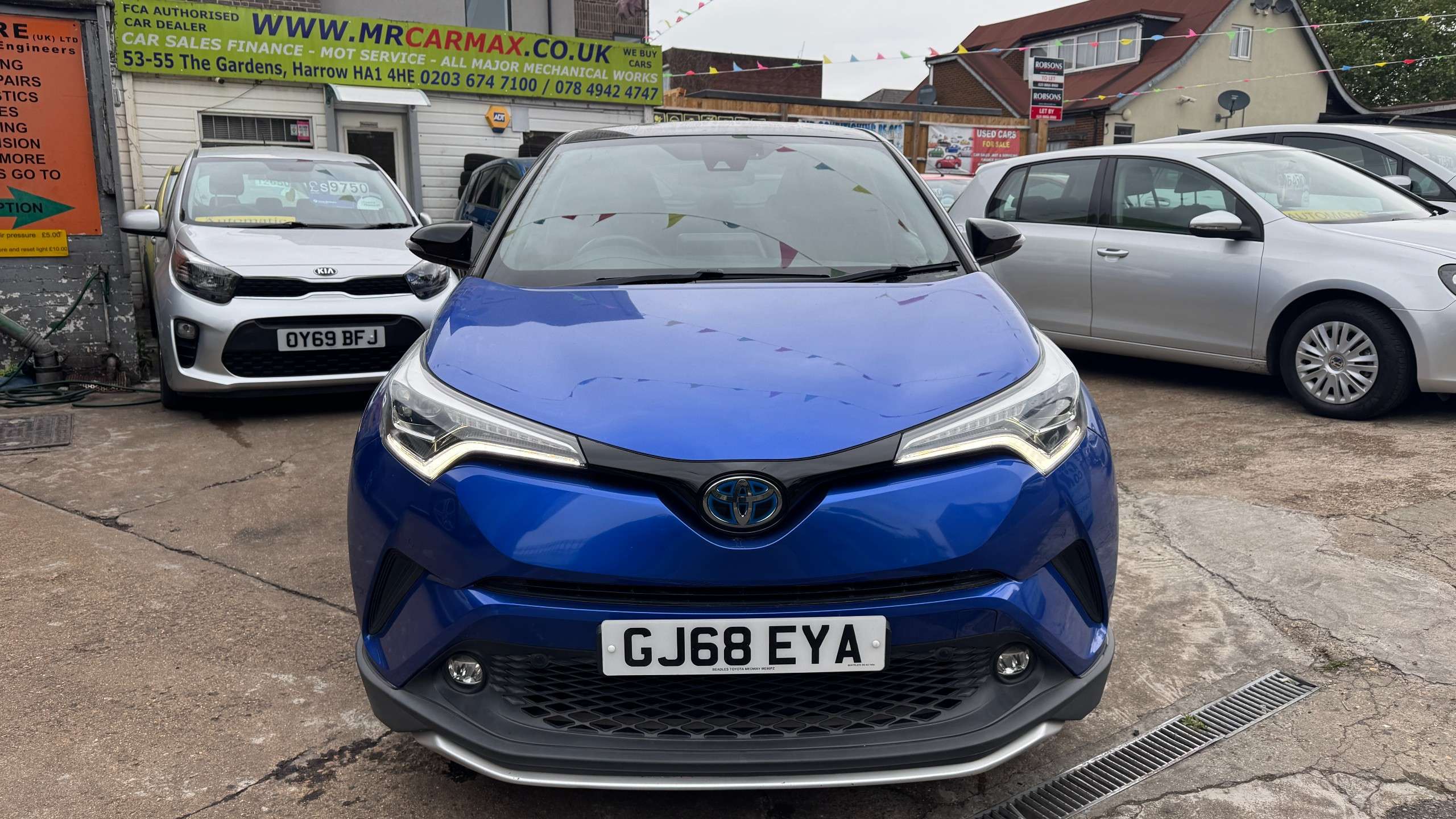 A 2018 TOYOTA C-HR 1.8 VVT-h Dynamic SUV 5dr Petrol Hybrid CVT Euro 6 (s/s) (122 ps) A 2018 TOYOTA C-HR 1.8 VVT-h Dynamic SUV 5dr Petrol Hybrid CVT Euro 6 (s/s) (122 ps)