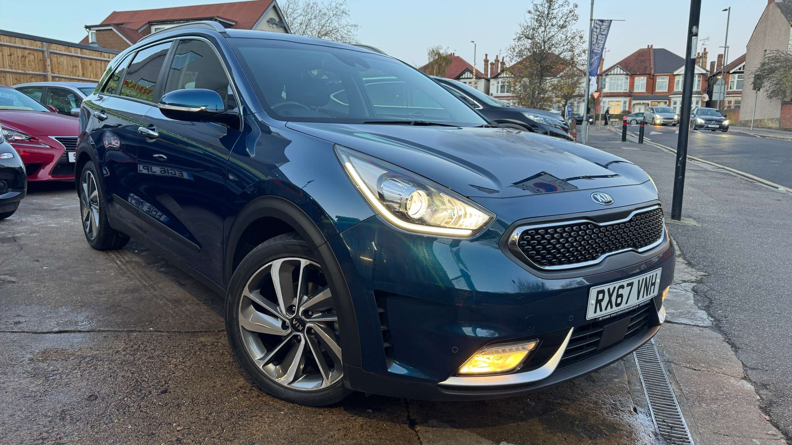 A 2017 KIA NIRO 1.6h GDi 4 SUV 5dr Petrol Hybrid DCT Euro 6 (s/s) ( 16in Alloy) (139 bhp) A 2017 KIA NIRO 1.6h GDi 4 SUV 5dr Petrol Hybrid DCT Euro 6 (s/s) ( 16in Alloy) (139 bhp)