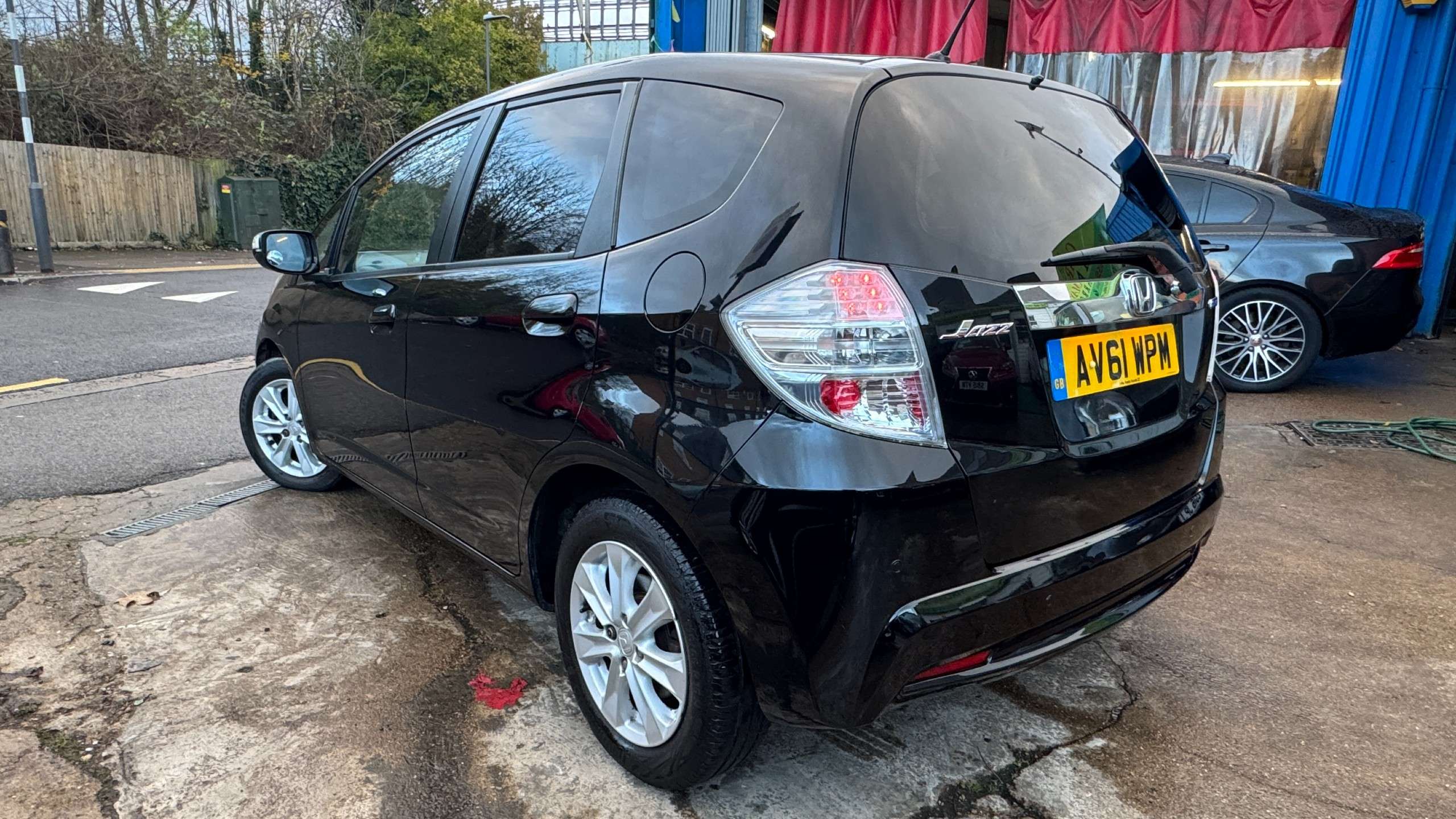 A 2011 HONDA JAZZ 1.3h IMA HX-T Hatchback 5dr Petrol Hybrid CVT Euro 5 (102 ps) A 2011 HONDA JAZZ 1.3h IMA HX-T Hatchback 5dr Petrol Hybrid CVT Euro 5 (102 ps)