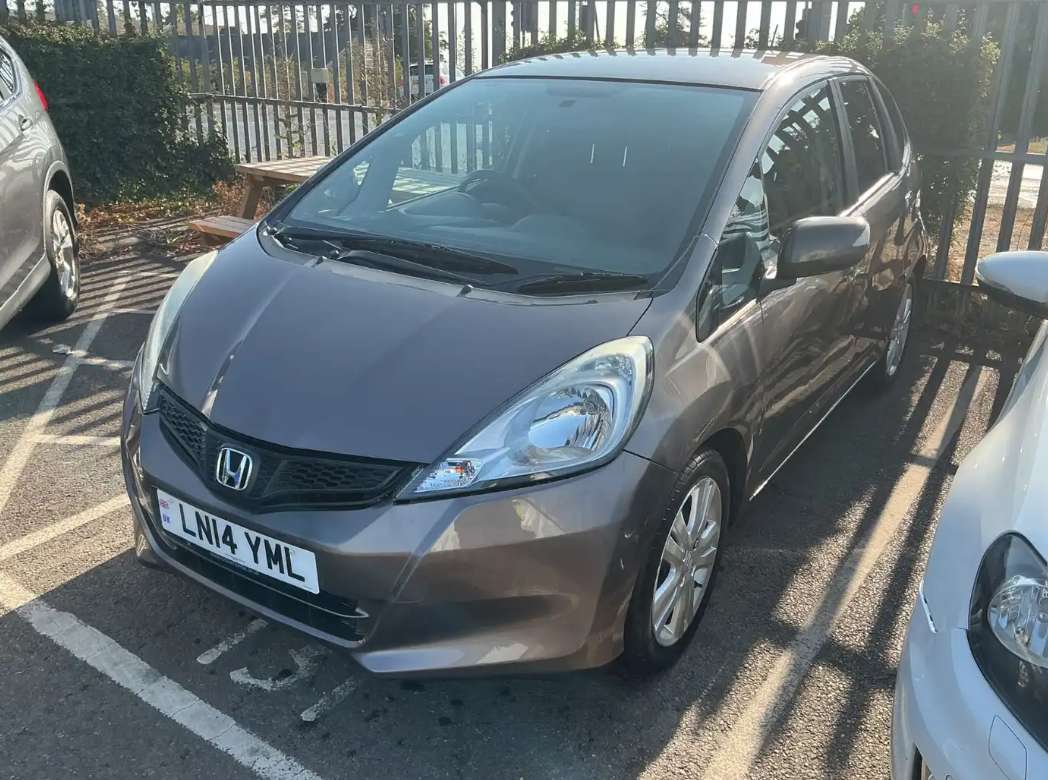 A 2014 HONDA JAZZ 1.4 i-VTEC ES Plus Hatchback 5dr Petrol CVT Euro 5 (99 ps) A 2014 HONDA JAZZ 1.4 i-VTEC ES Plus Hatchback 5dr Petrol CVT Euro 5 (99 ps)