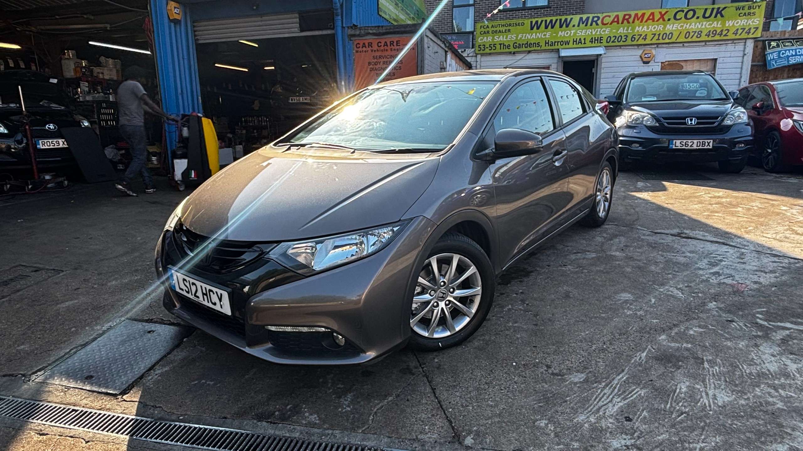 A 2012 HONDA CIVIC 1.8 i-VTEC ES Hatchback 5dr Petrol Auto Euro 5 (142 ps) A 2012 HONDA CIVIC 1.8 i-VTEC ES Hatchback 5dr Petrol Auto Euro 5 (142 ps)