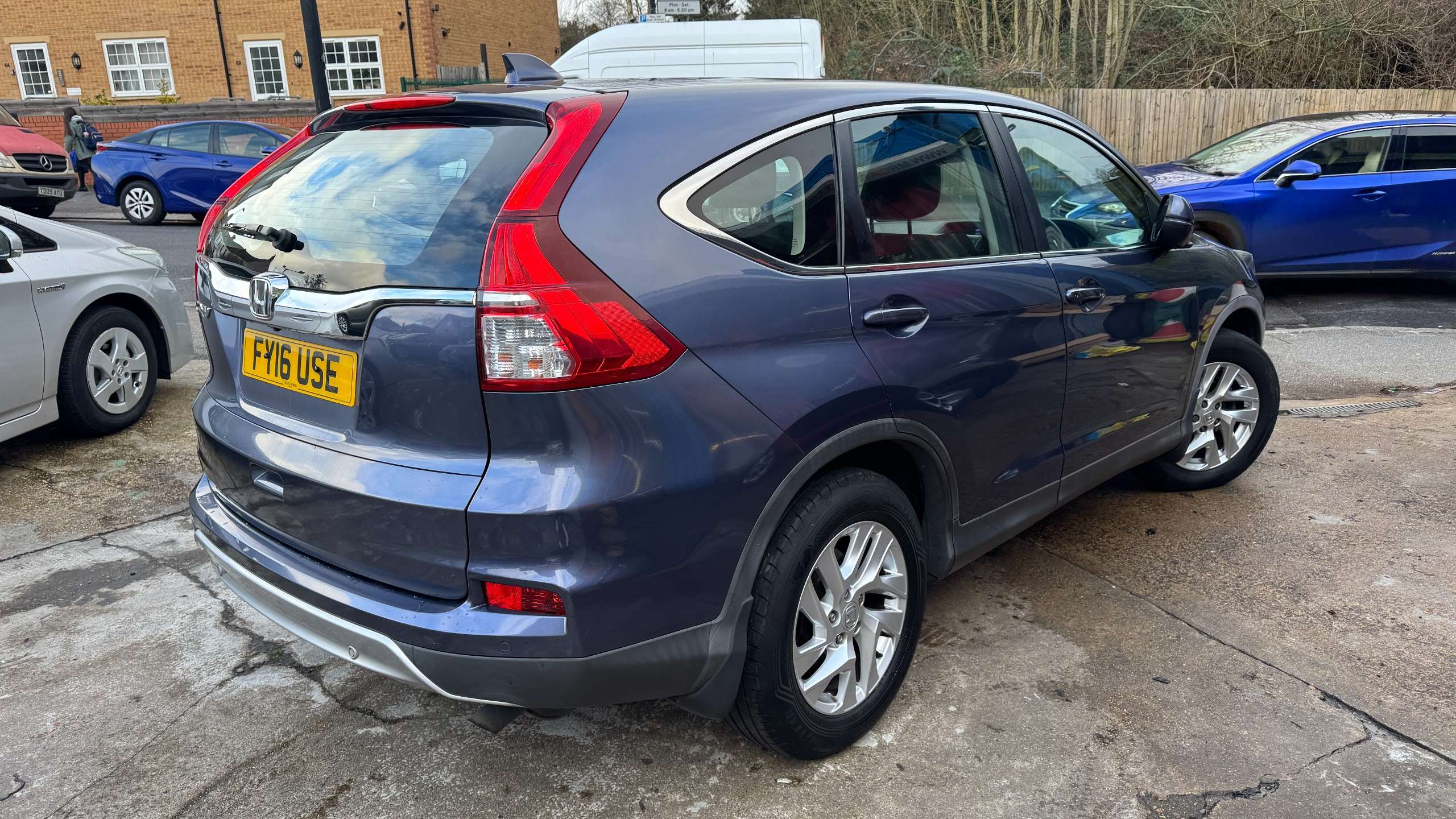 A 2016 HONDA CR-V 2.0 i-VTEC SE SUV 5dr Petrol Auto 4WD Euro 6 (155 ps) A 2016 HONDA CR-V 2.0 i-VTEC SE SUV 5dr Petrol Auto 4WD Euro 6 (155 ps)