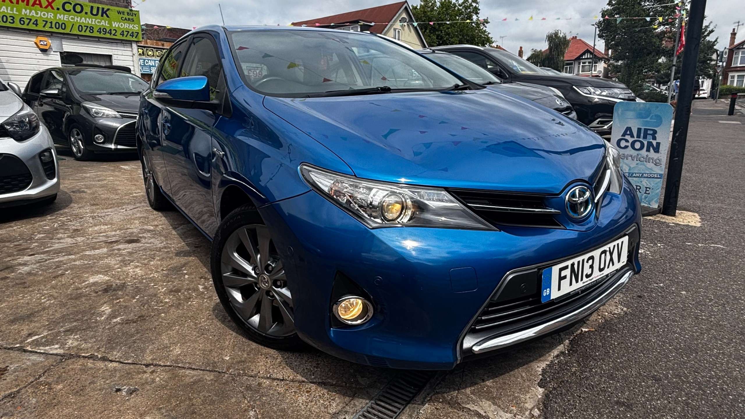 A 2013 TOYOTA AURIS 1.8 VVT-h Excel Hatchback 5dr Petrol Hybrid CVT Euro 5 (s/s) (136 ps) A 2013 TOYOTA AURIS 1.8 VVT-h Excel Hatchback 5dr Petrol Hybrid CVT Euro 5 (s/s) (136 ps)