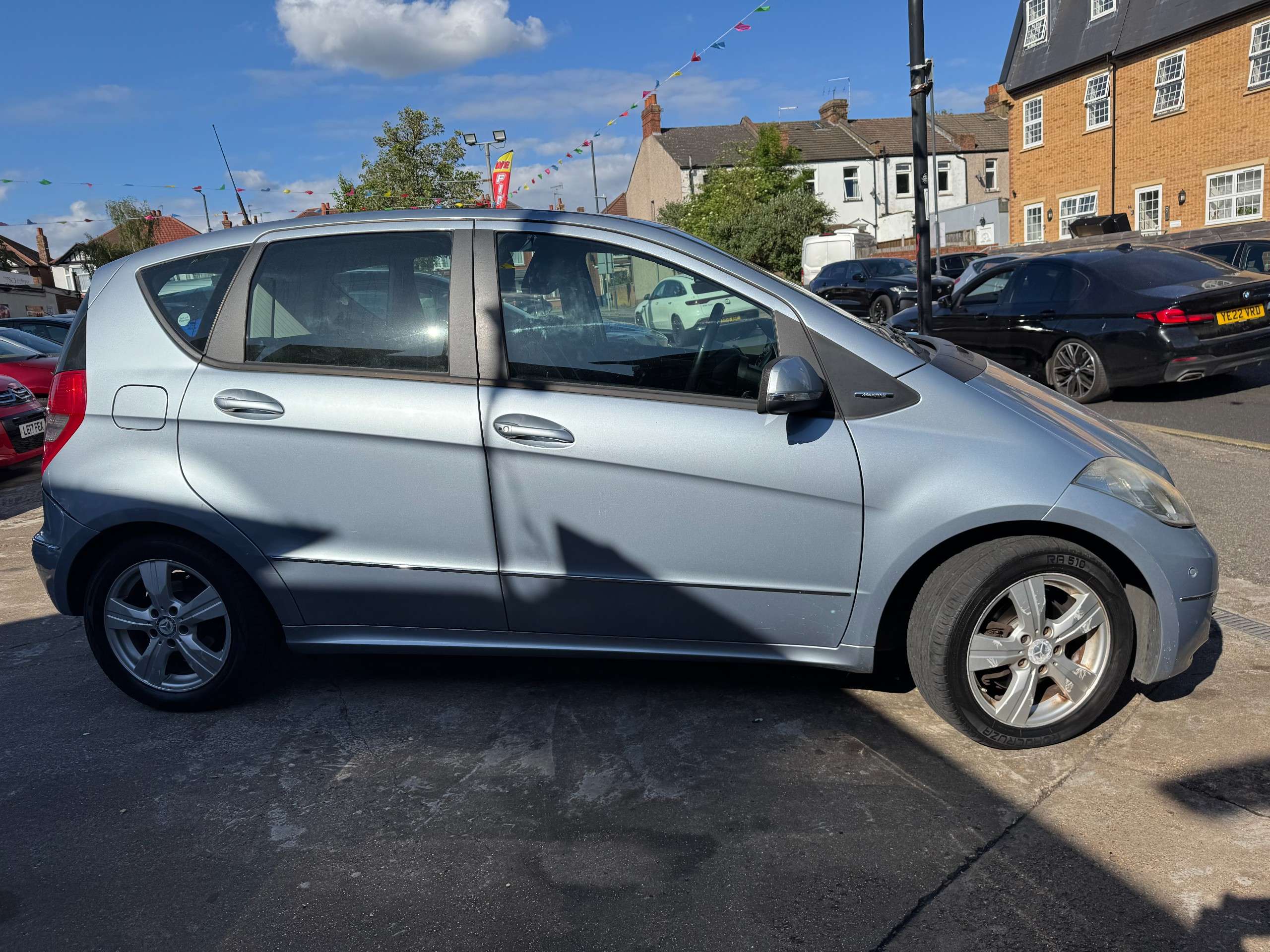 A 2009 MERCEDES-BENZ A CLASS 1.7 A170 Avantgarde SE Hatchback 5dr Petrol CVT (166 g/km, 116 bhp) A 2009 MERCEDES-BENZ A CLASS 1.7 A170 Avantgarde SE Hatchback 5dr Petrol CVT (166 g/km, 116 bhp)