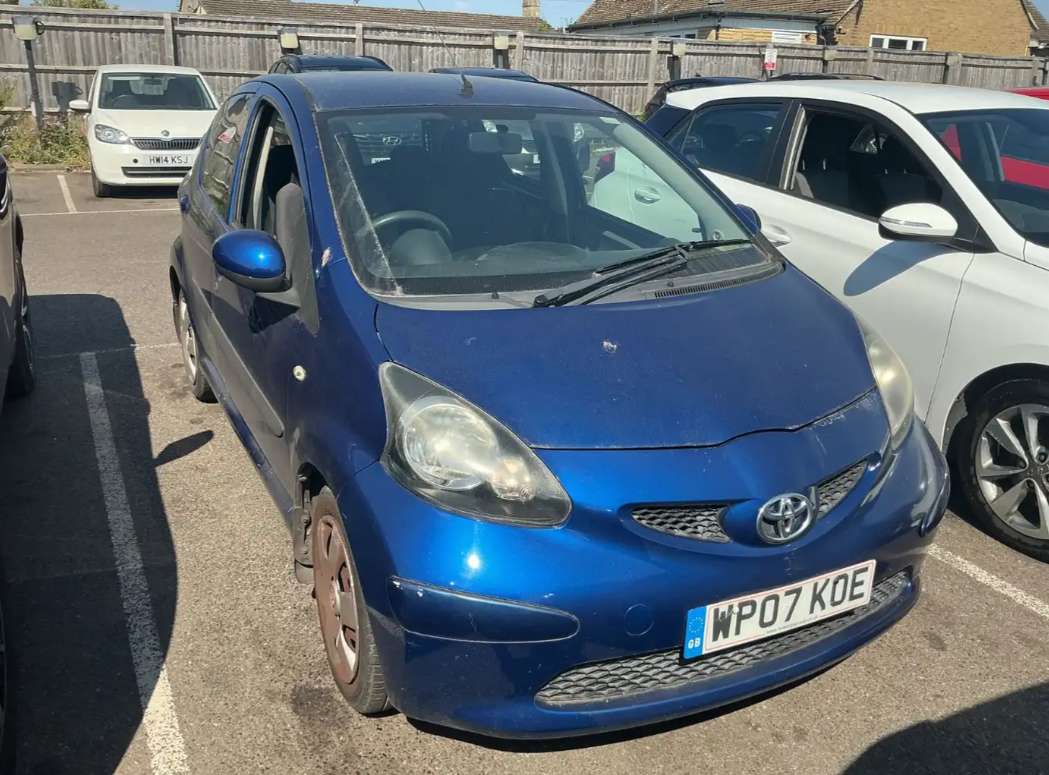 A 2007 TOYOTA AYGO 1.0 VVT-i Blue Hatchback 5dr Petrol Manual Euro 4 (67 bhp) A 2007 TOYOTA AYGO 1.0 VVT-i Blue Hatchback 5dr Petrol Manual Euro 4 (67 bhp)