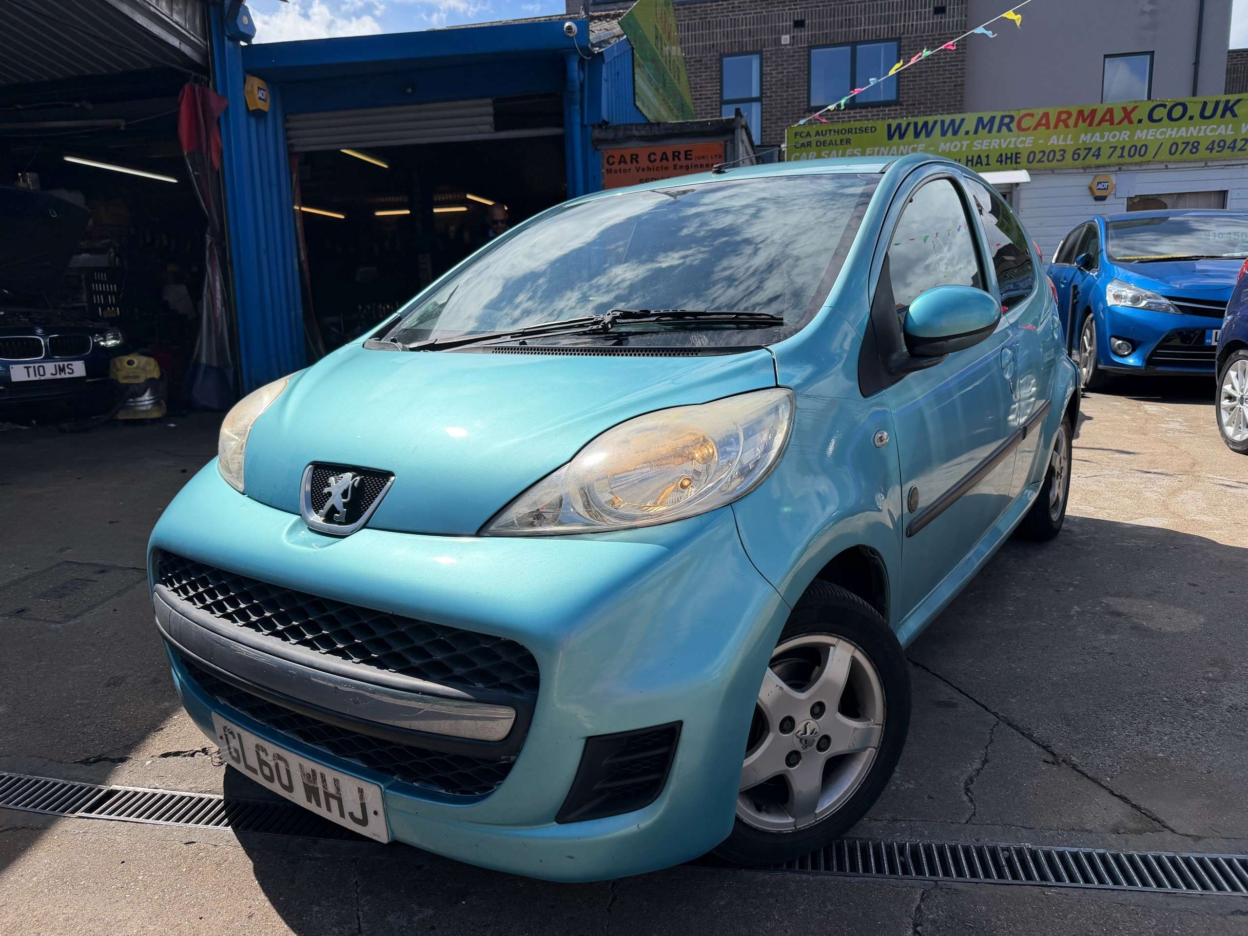 A 2011 PEUGEOT 107 1.0 12V Envy Hatchback 5dr Petrol Manual Euro 5 (68 ps) A 2011 PEUGEOT 107 1.0 12V Envy Hatchback 5dr Petrol Manual Euro 5 (68 ps)