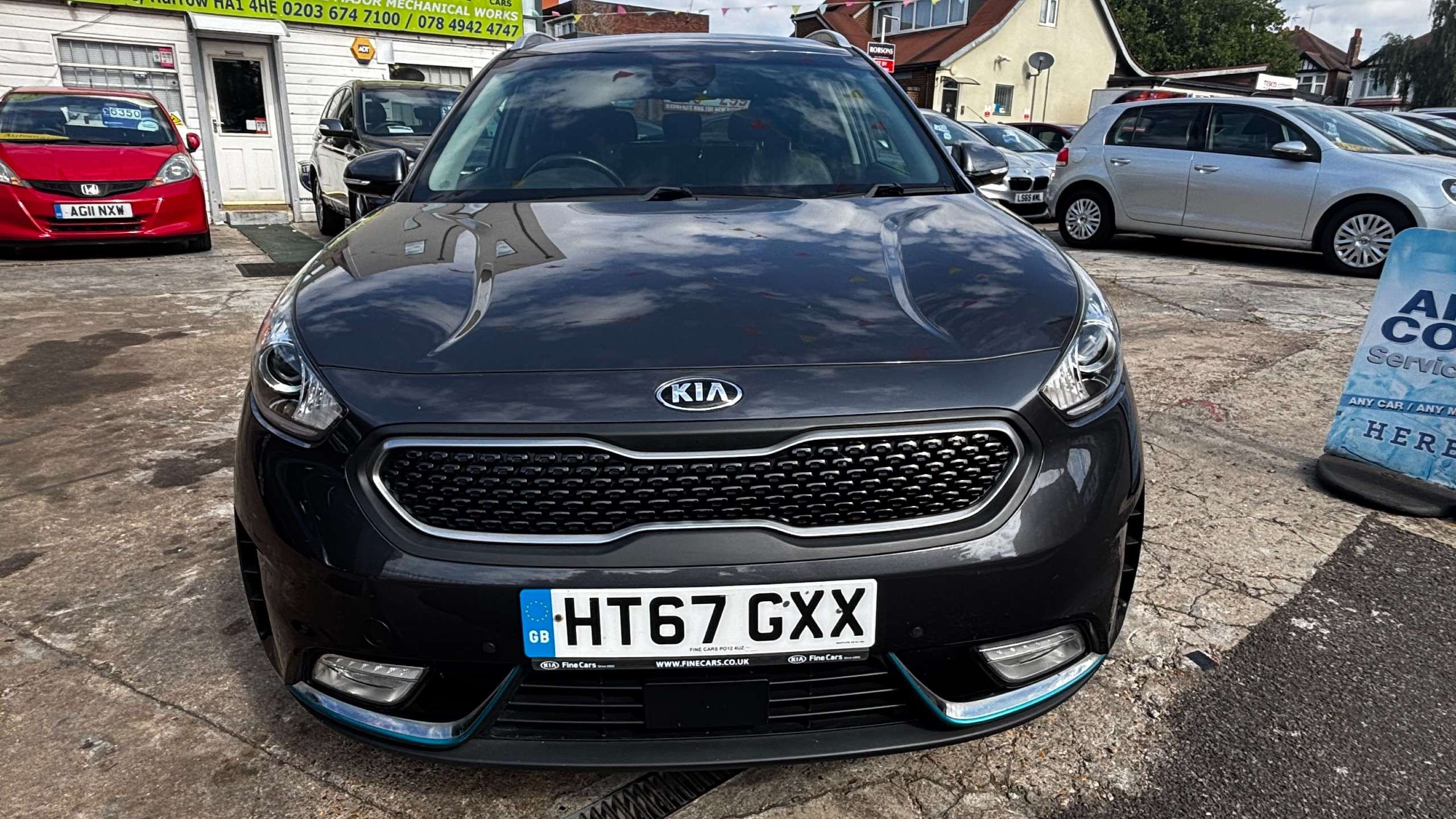 A 2018 KIA NIRO 1.6 GDi 8.9kWh 3 SUV 5dr Petrol Plug-in Hybrid DCT Euro 6 (s/s) (139 bhp) A 2018 KIA NIRO 1.6 GDi 8.9kWh 3 SUV 5dr Petrol Plug-in Hybrid DCT Euro 6 (s/s) (139 bhp)