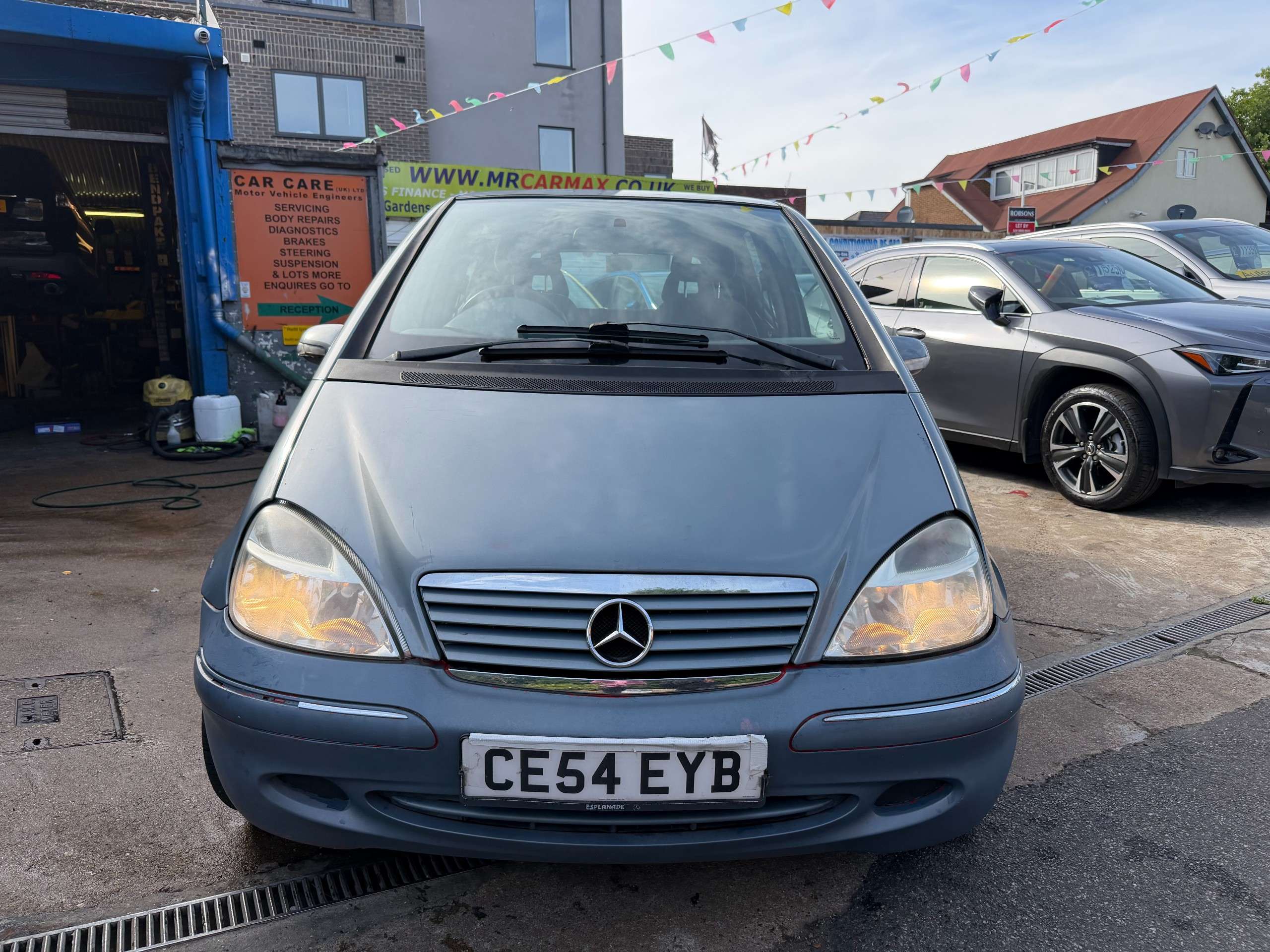 A 2004 MERCEDES-BENZ A CLASS 1.6 A160 Elegance SWB Hatchback 5dr Petrol Automatic (183 g/km, 102 bhp) A 2004 MERCEDES-BENZ A CLASS 1.6 A160 Elegance SWB Hatchback 5dr Petrol Automatic (183 g/km, 102 bhp)
