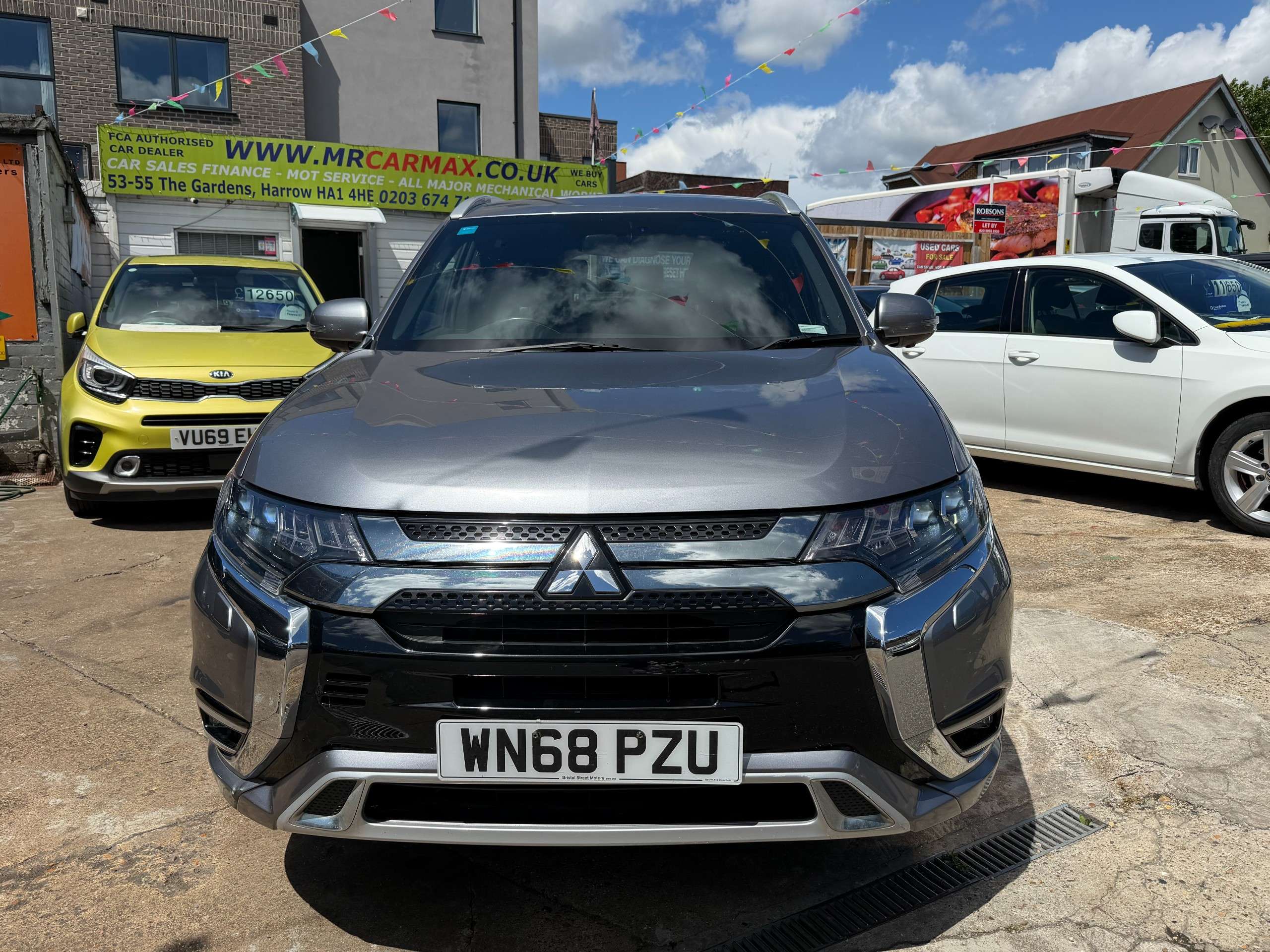 A 2018 MITSUBISHI OUTLANDER 2.4h TwinMotor 13.8kWh 4h SUV 5dr Petrol Plug-in Hybrid CVT 4WD Euro 6 (s/s) (209 ps) A 2018 MITSUBISHI OUTLANDER 2.4h TwinMotor 13.8kWh 4h SUV 5dr Petrol Plug-in Hybrid CVT 4WD Euro 6 (s/s) (209 ps)