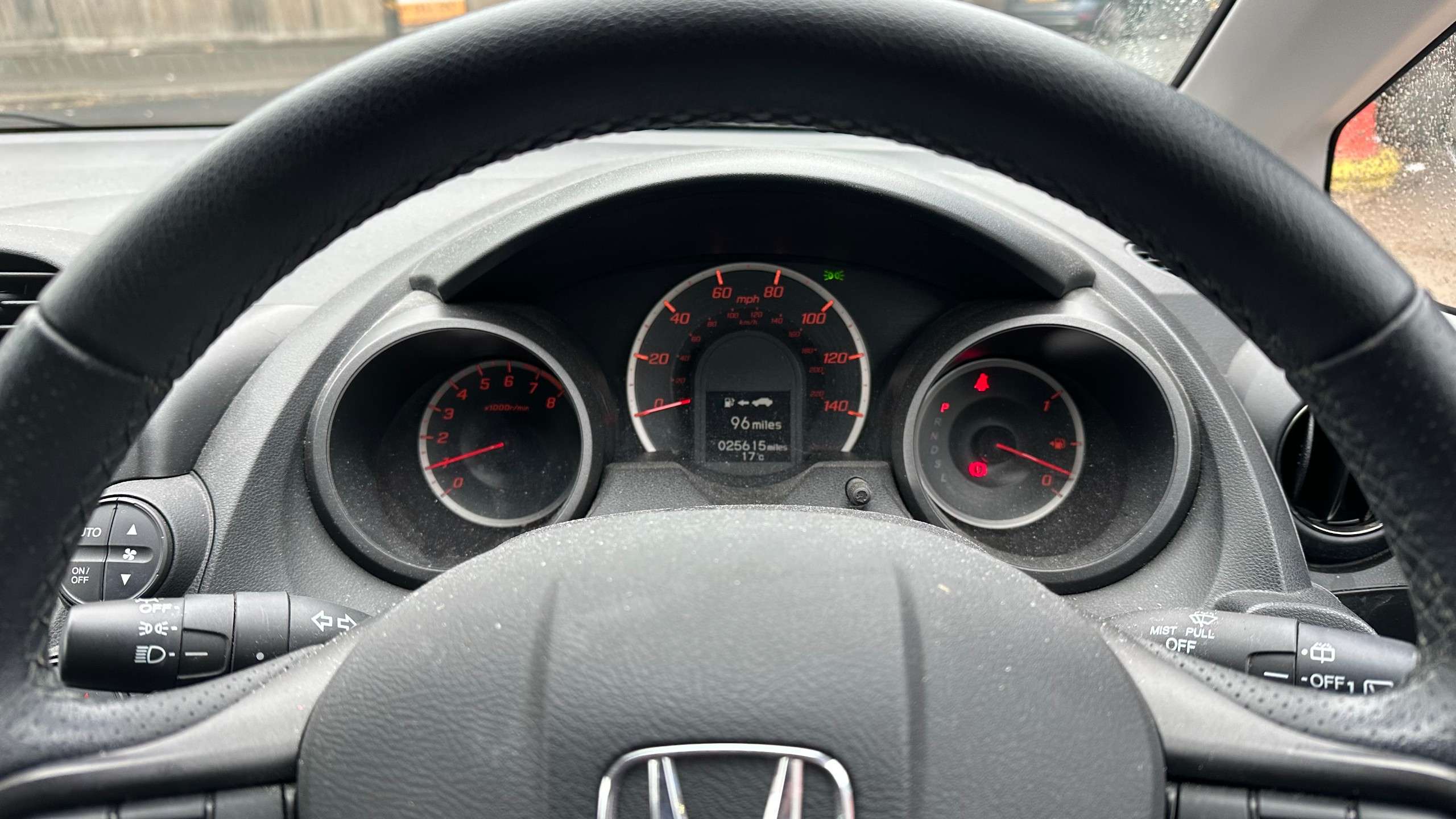 A 2015 HONDA JAZZ 1.4 i-VTEC ES Plus Hatchback 5dr Petrol CVT Euro 5 (99 ps) A 2015 HONDA JAZZ 1.4 i-VTEC ES Plus Hatchback 5dr Petrol CVT Euro 5 (99 ps)